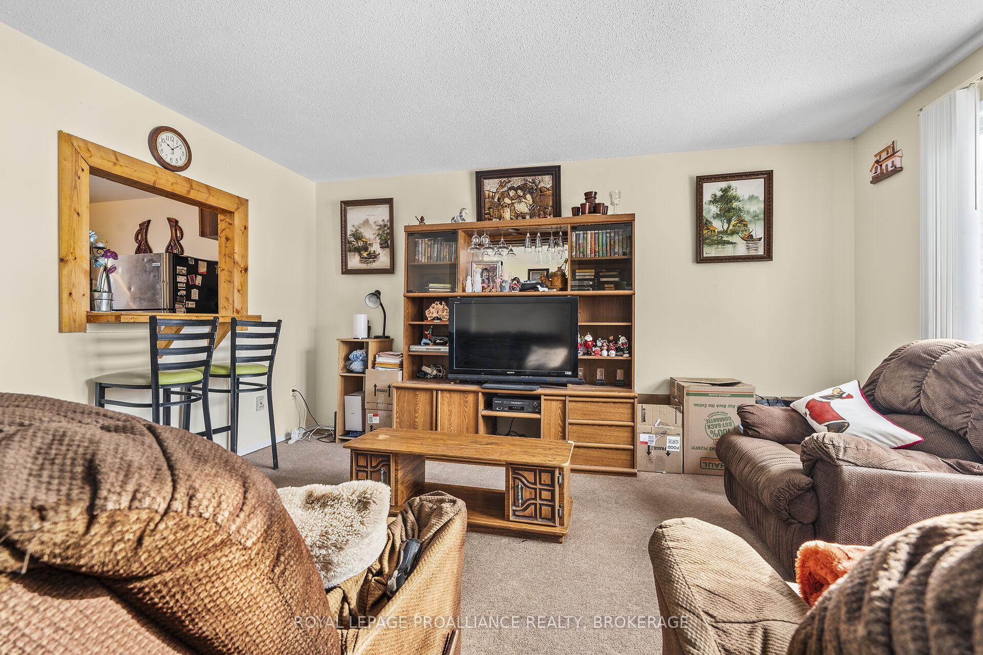 Photo 10 of 7 Rosemund Crescent, Kingston, West of Sir John A. Blvd — HOMEH