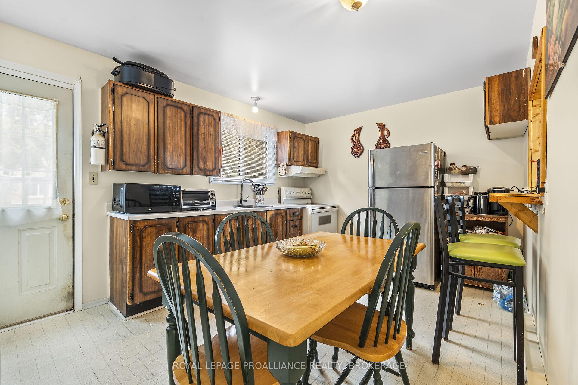 Photo 11 of 7 Rosemund Crescent, Kingston, West of Sir John A. Blvd — HOMEH