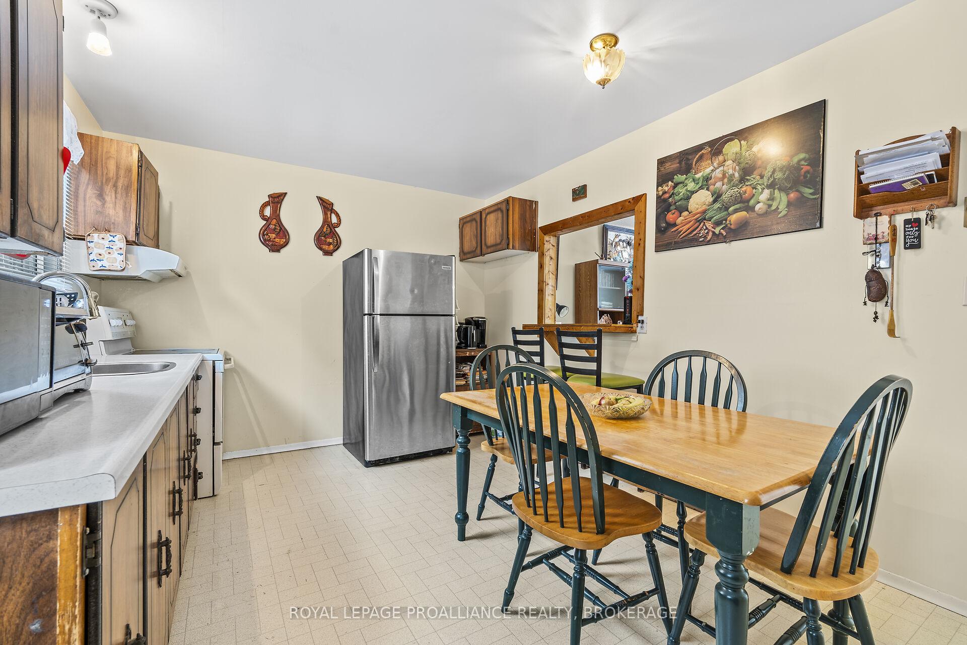 Photo 12 of 7 Rosemund Crescent, Kingston, West of Sir John A. Blvd — HOMEH