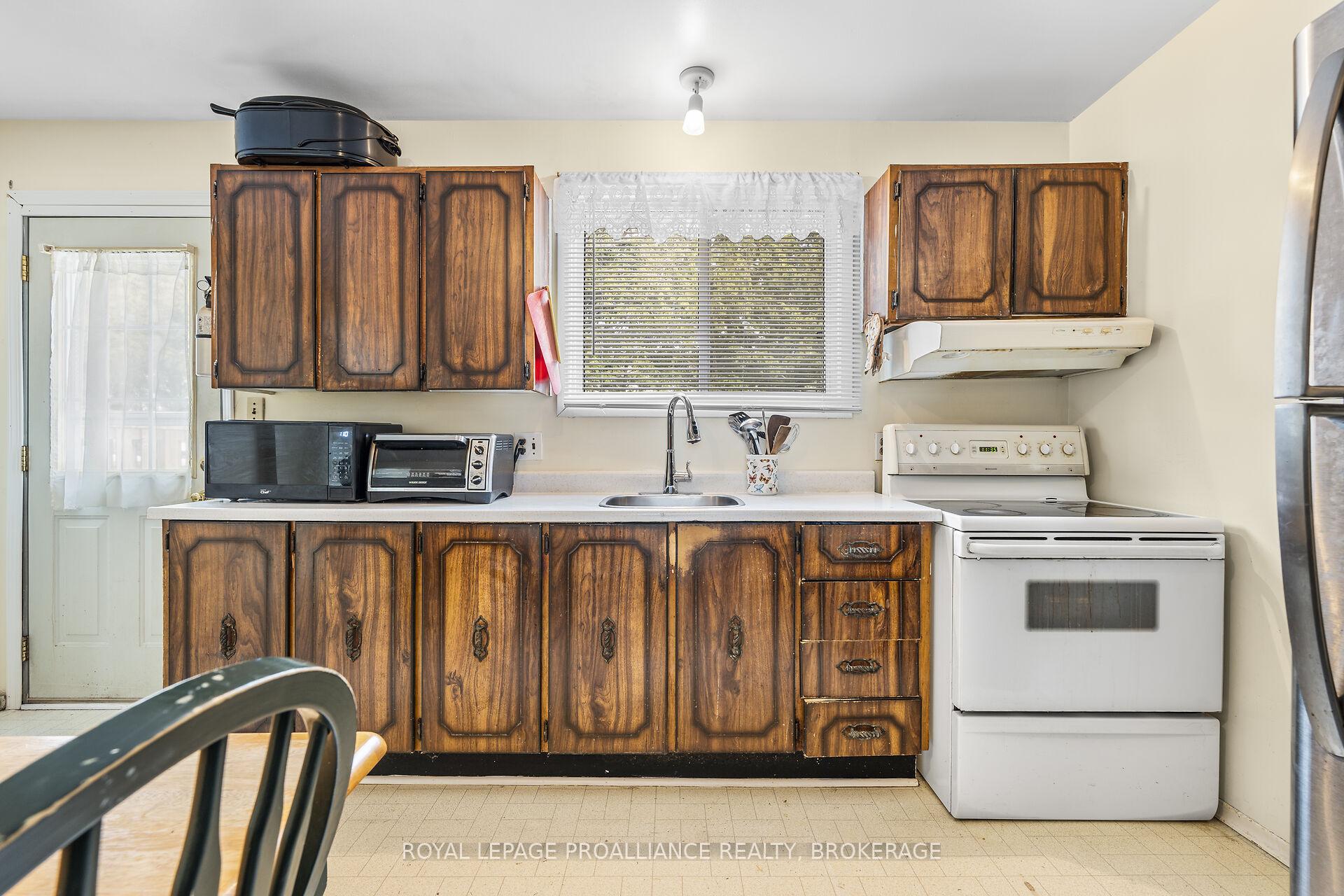 Photo 14 of 7 Rosemund Crescent, Kingston, West of Sir John A. Blvd — HOMEH