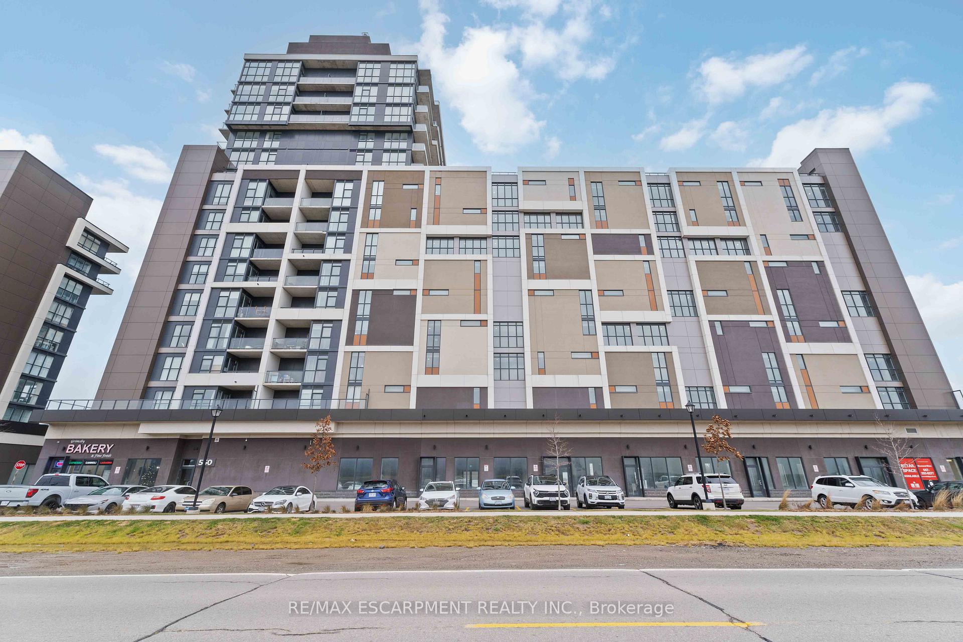 Front of Unit 304, 550 North Service Road