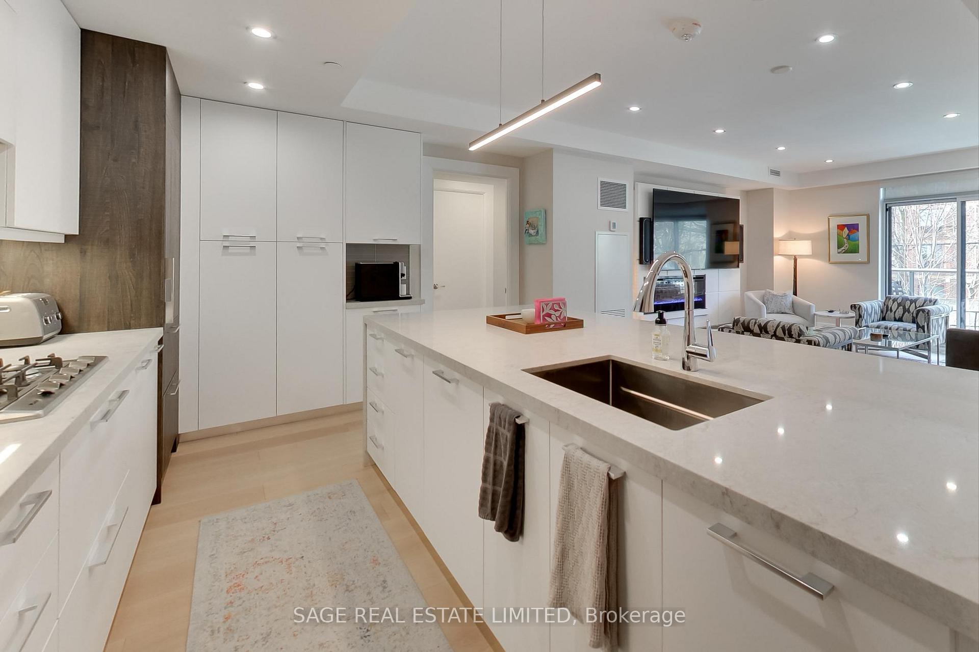 Photo 4 of Unit 206, 3 Southvale Drive, Toronto, Leaside — HOMEH