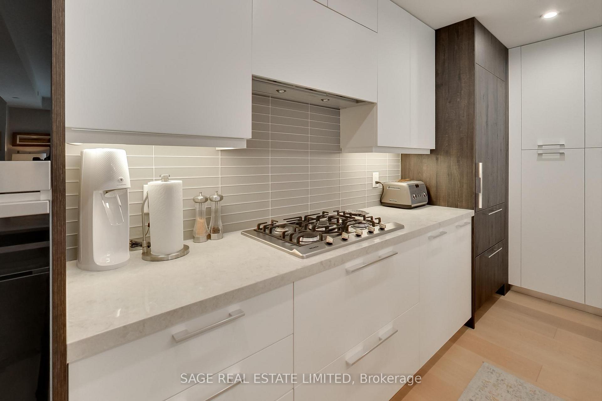 Photo 7 of Unit 206, 3 Southvale Drive, Toronto, Leaside — HOMEH