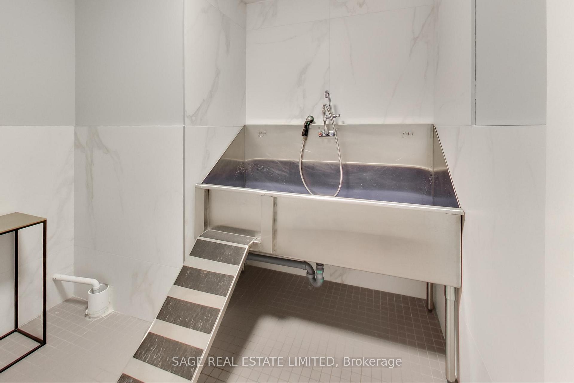 Photo 30 of Unit 206, 3 Southvale Drive, Toronto, Leaside — HOMEH