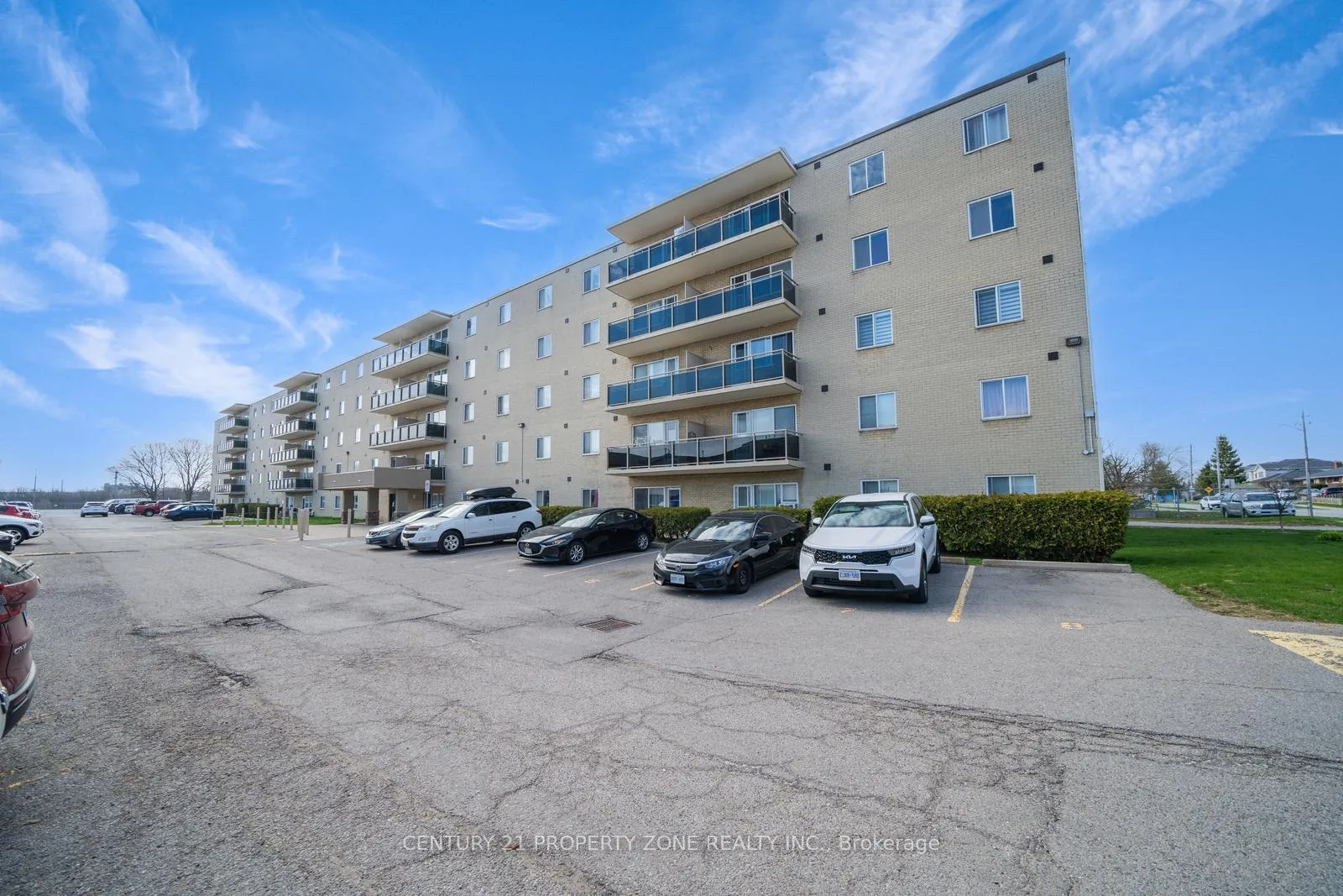 Photo 6 of Unit 411, 936 Glen Street, Oshawa, Lakeview — HOMEH