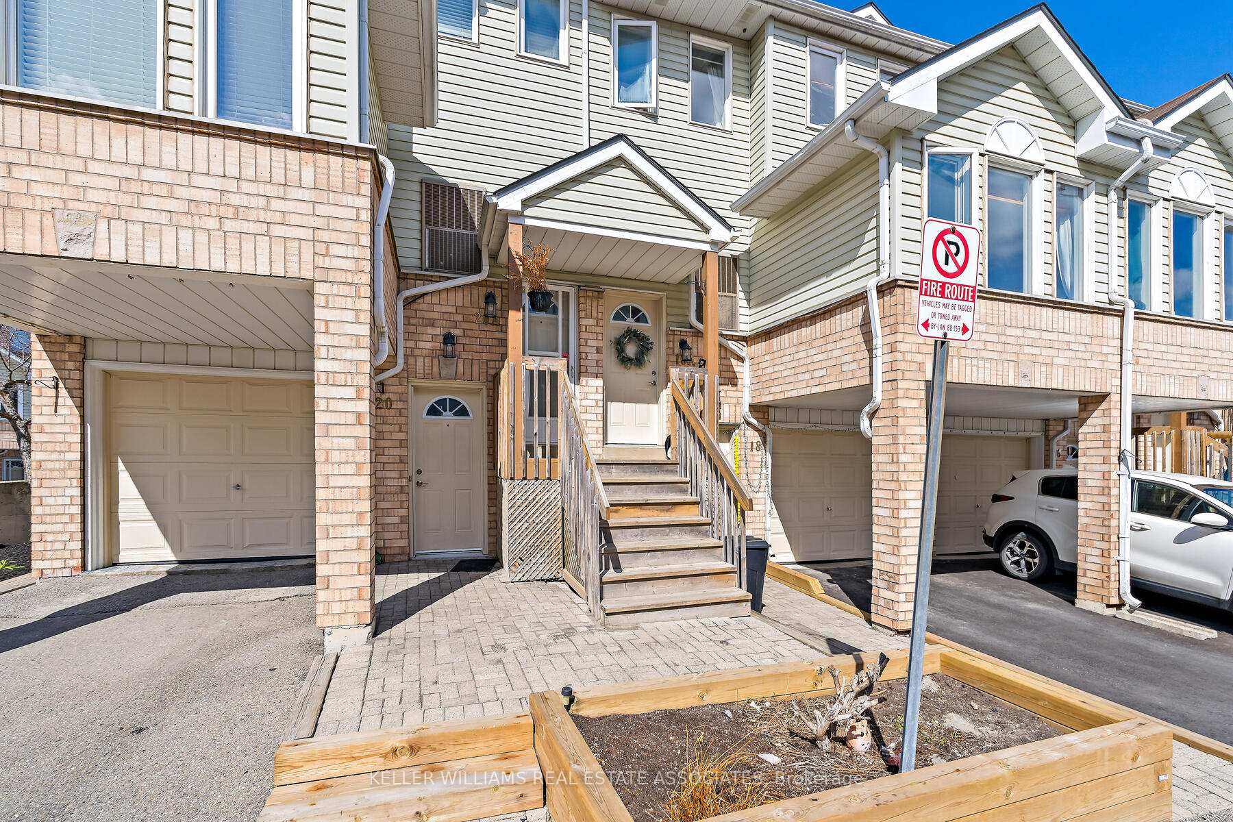 Photo 2 of 20A Wylie Circle, Halton Hills, Georgetown — HOMEH