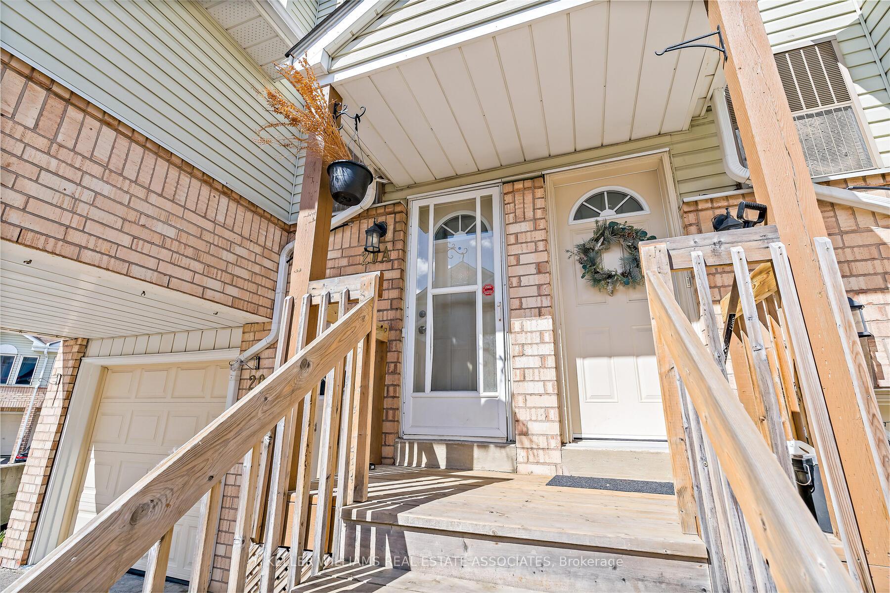 Photo 3 of 20A Wylie Circle, Halton Hills, Georgetown — HOMEH