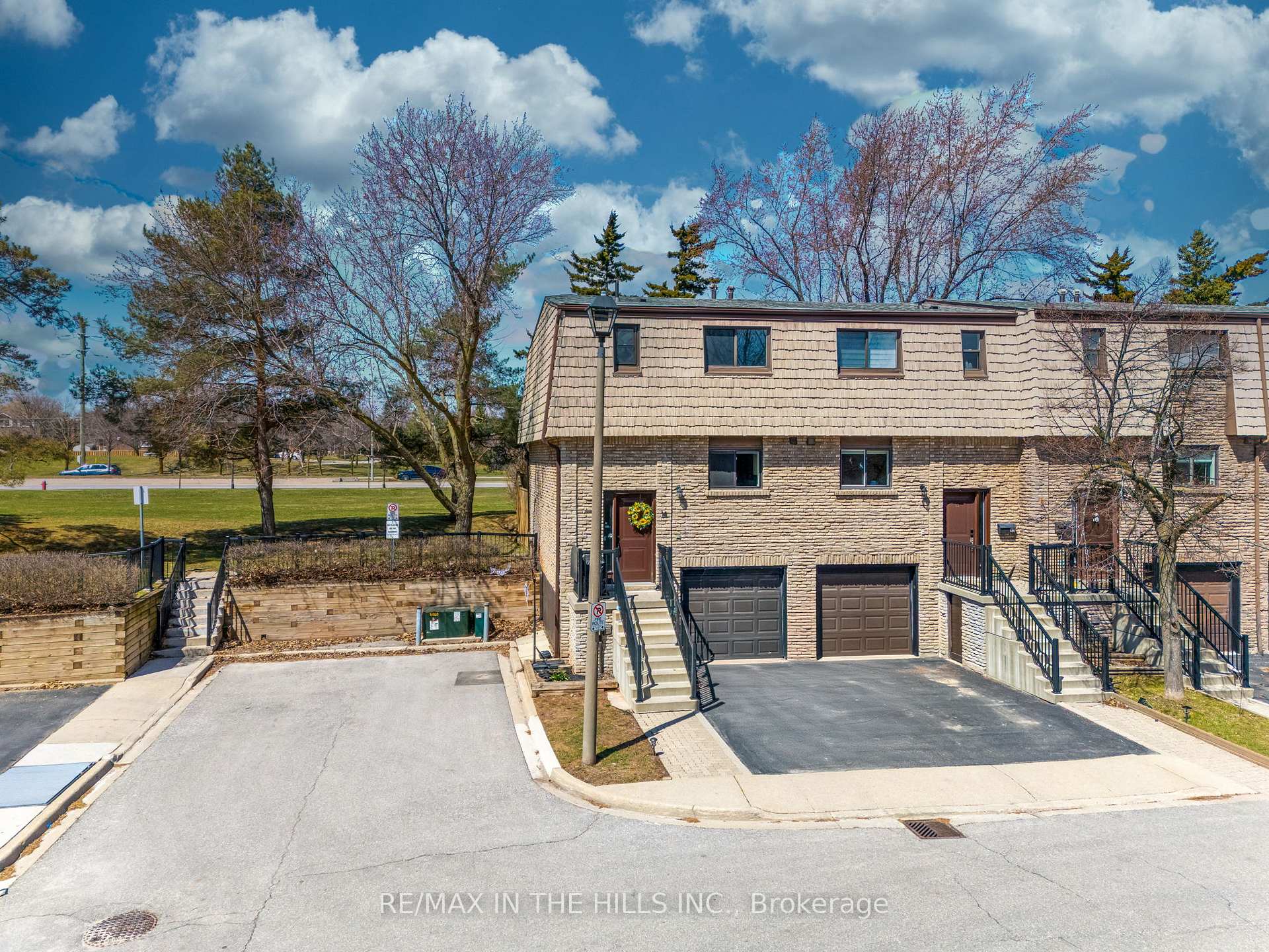 Photo 2 of Unit 14, 1532 Sixth Line, Oakville, College Park — HOMEH