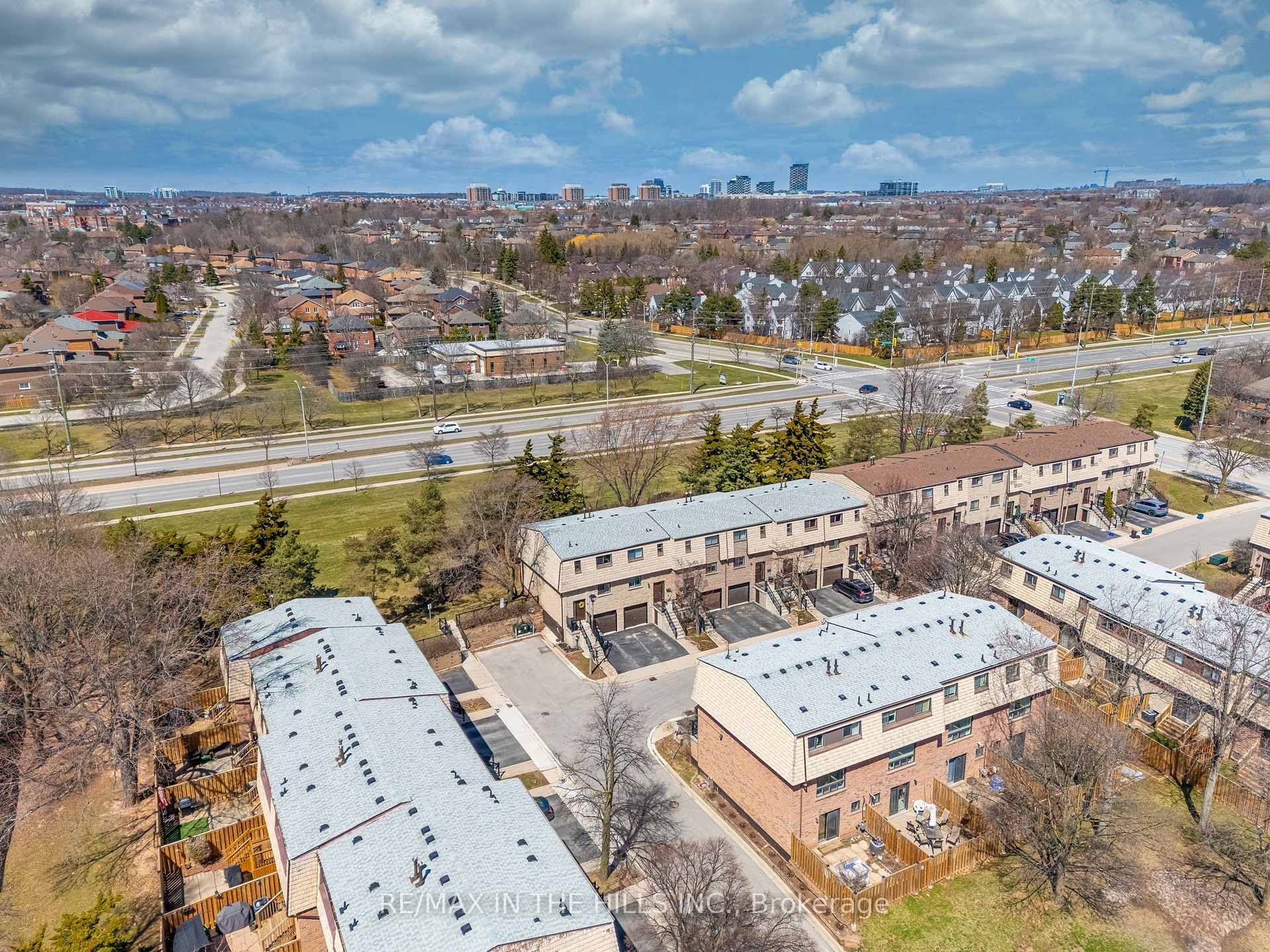 Photo 3 of Unit 14, 1532 Sixth Line, Oakville, College Park — HOMEH