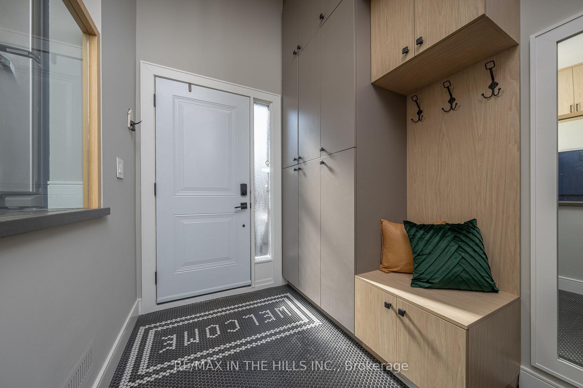Photo 4 of Unit 14, 1532 Sixth Line, Oakville, College Park — HOMEH