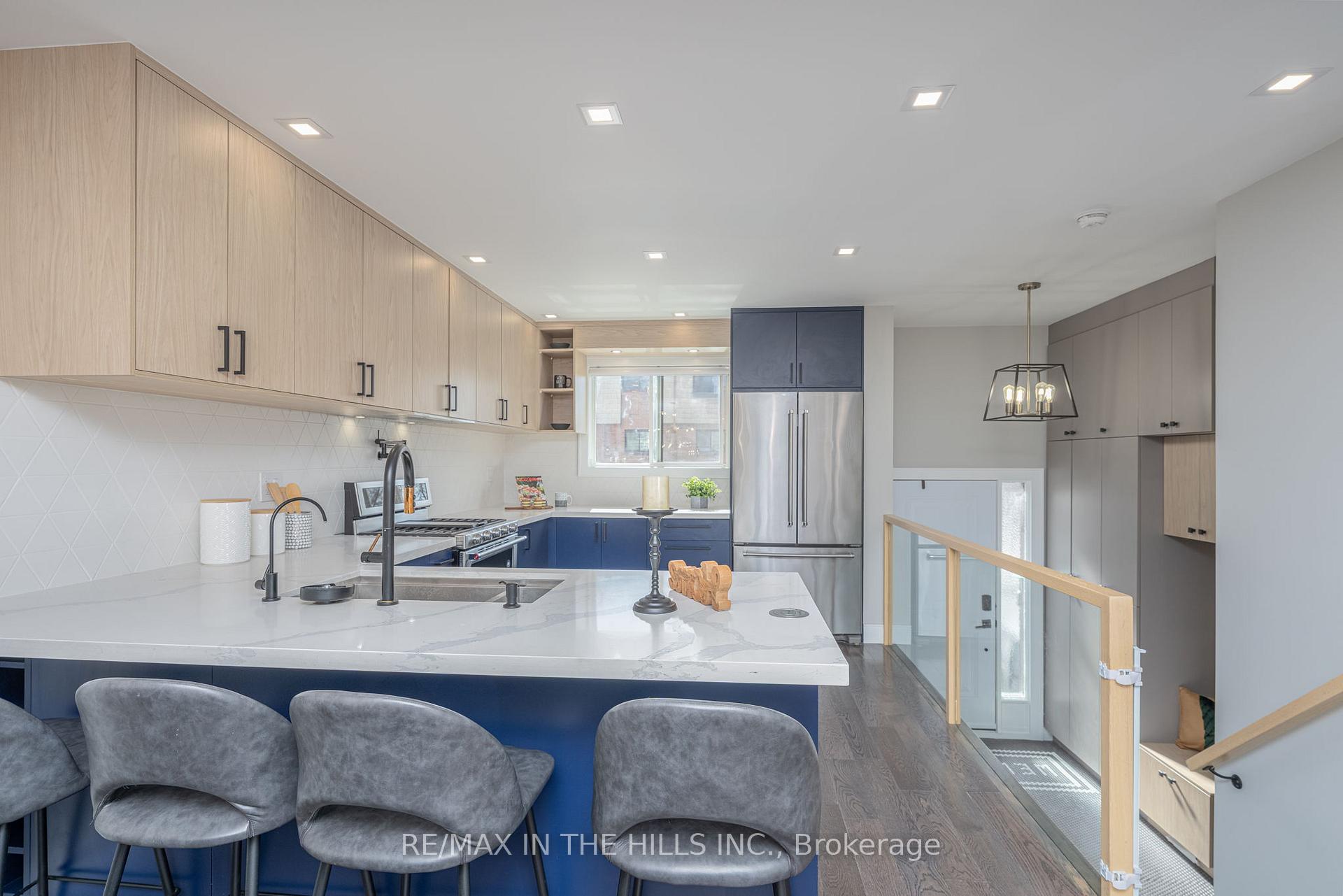 Photo 7 of Unit 14, 1532 Sixth Line, Oakville, College Park — HOMEH