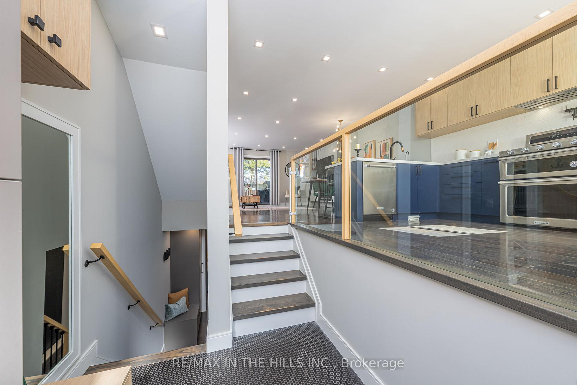 Photo 9 of Unit 14, 1532 Sixth Line, Oakville, College Park — HOMEH