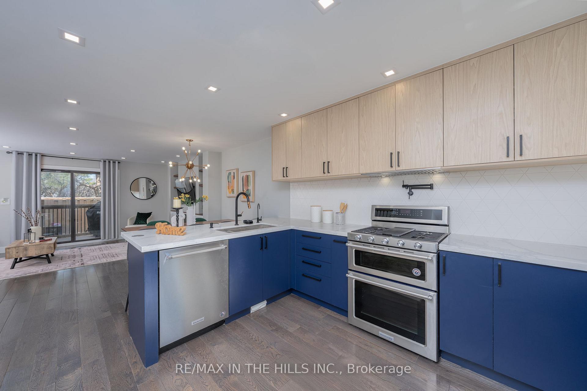 Photo 10 of Unit 14, 1532 Sixth Line, Oakville, College Park — HOMEH