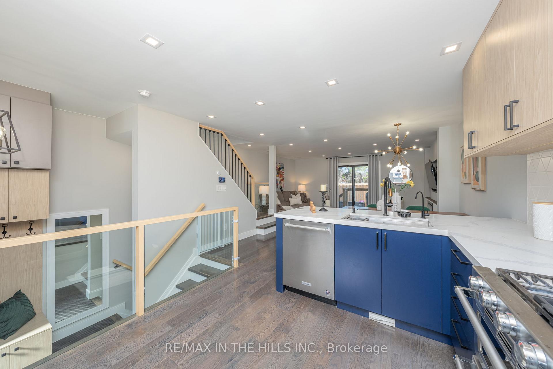 Photo 11 of Unit 14, 1532 Sixth Line, Oakville, College Park — HOMEH