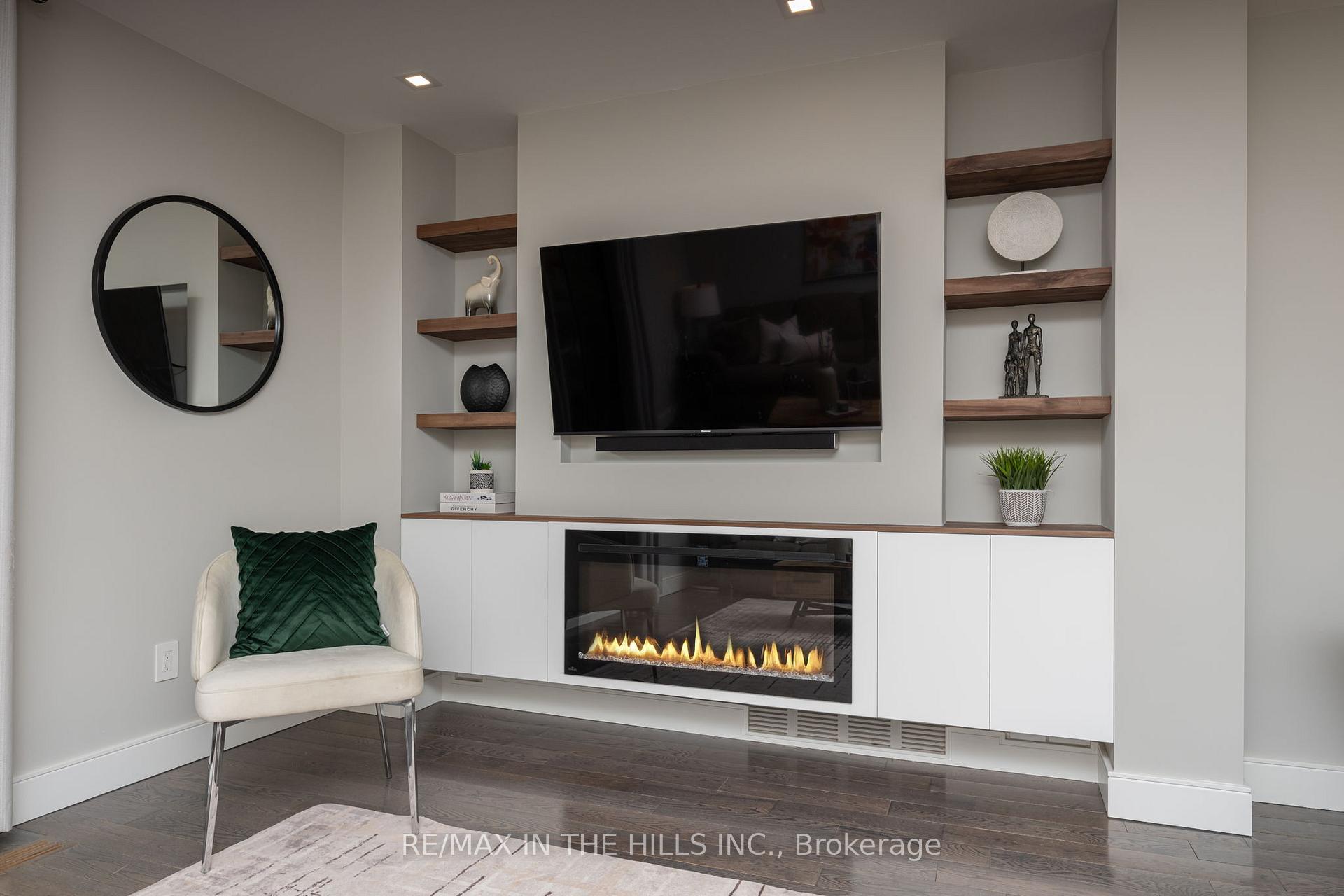 Photo 15 of Unit 14, 1532 Sixth Line, Oakville, College Park — HOMEH