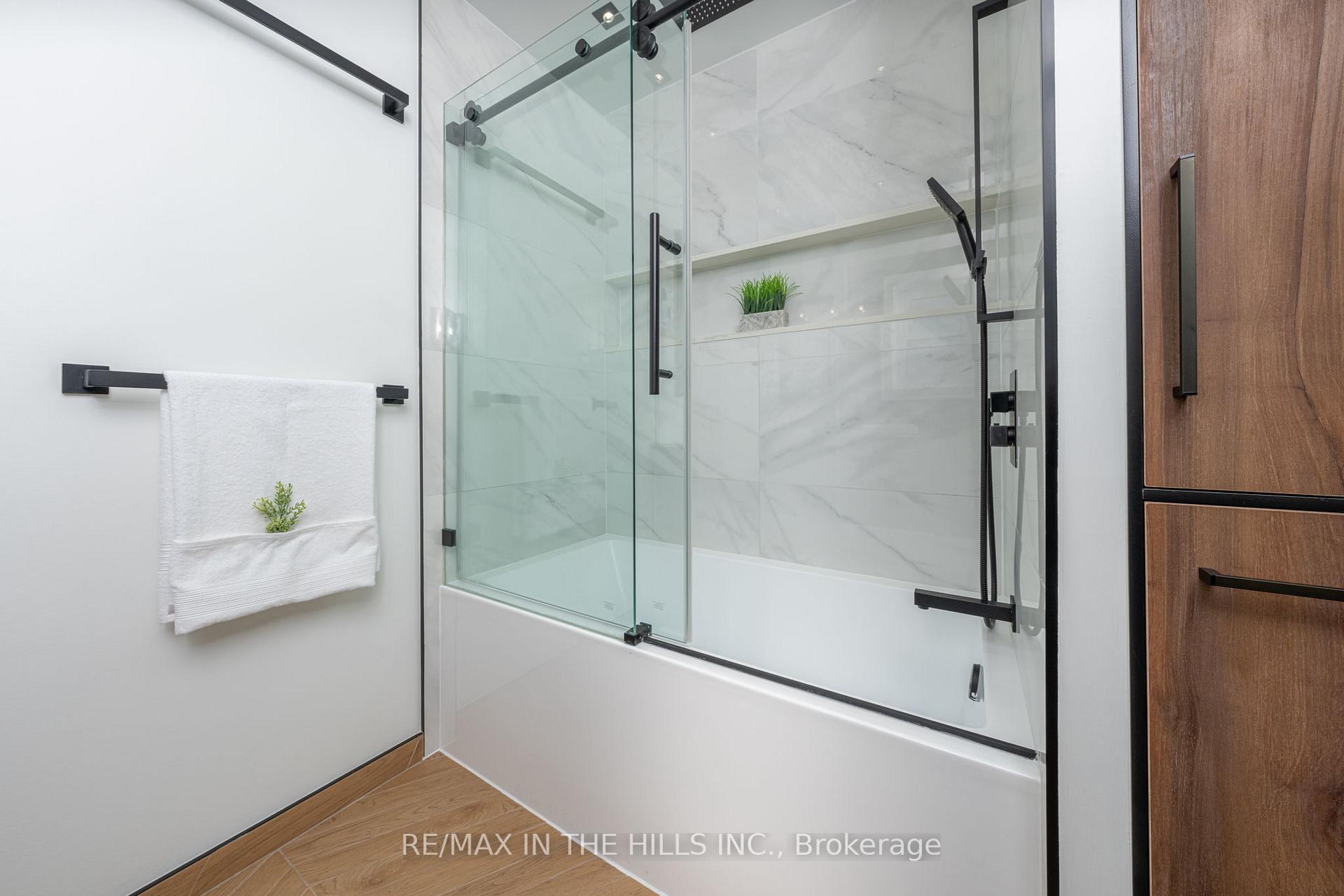 Photo 22 of Unit 14, 1532 Sixth Line, Oakville, College Park — HOMEH