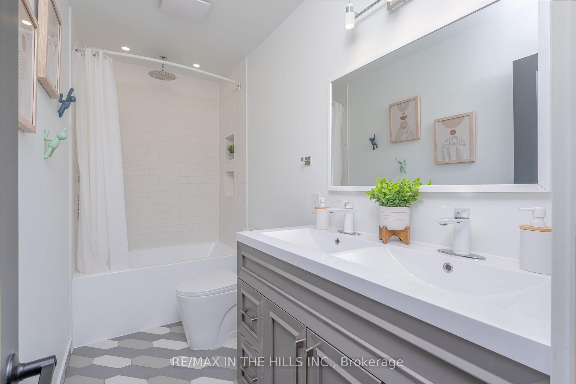 Photo 28 of Unit 14, 1532 Sixth Line, Oakville, College Park — HOMEH