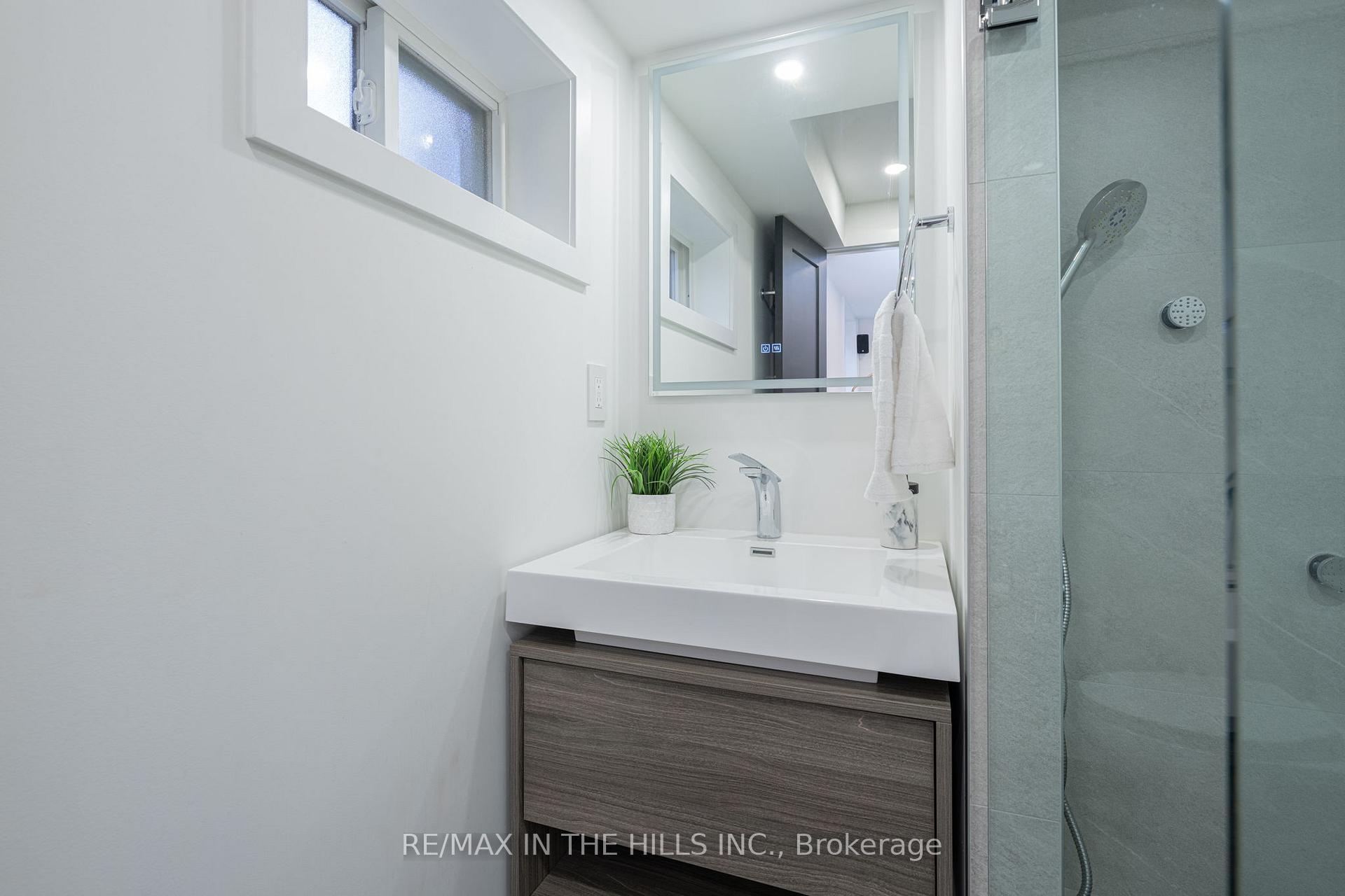 Photo 36 of Unit 14, 1532 Sixth Line, Oakville, College Park — HOMEH