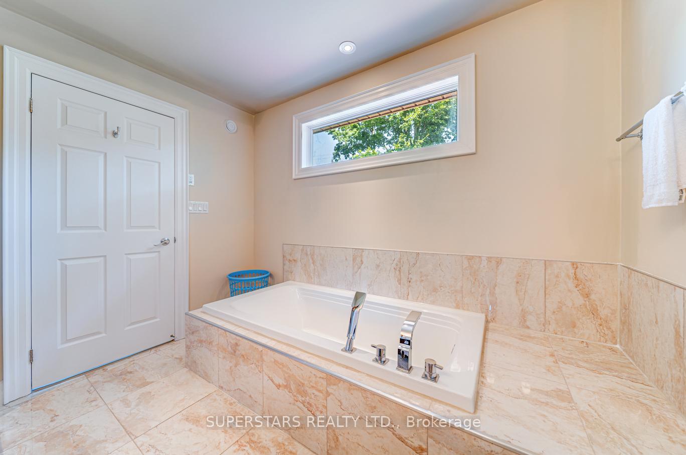 Photo 18 of 1075 Big Bay Point Road, Barrie, Rural Barrie Southeast — HOMEH