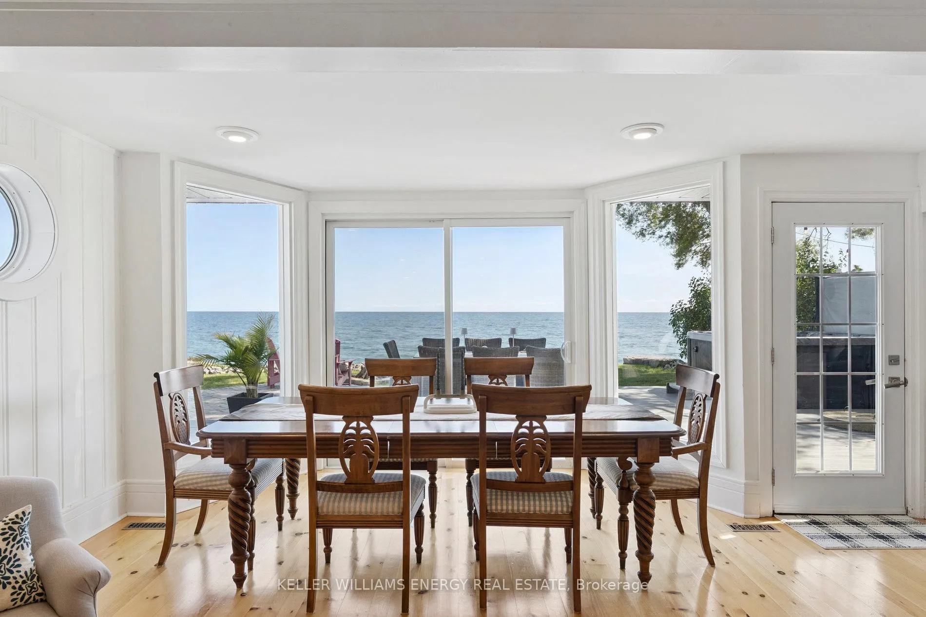 Photo 7 of 141 Cedar Crest Beach Road, Clarington, Bowmanville — HOMEH