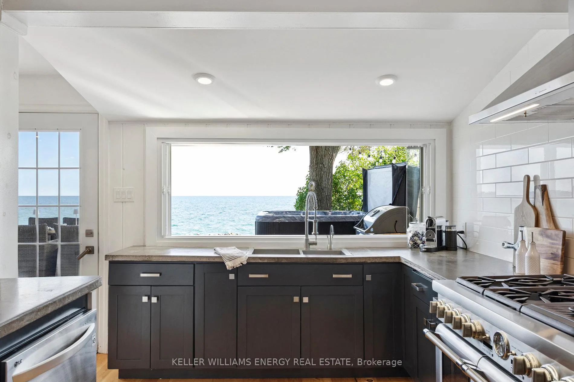 Photo 9 of 141 Cedar Crest Beach Road, Clarington, Bowmanville — HOMEH