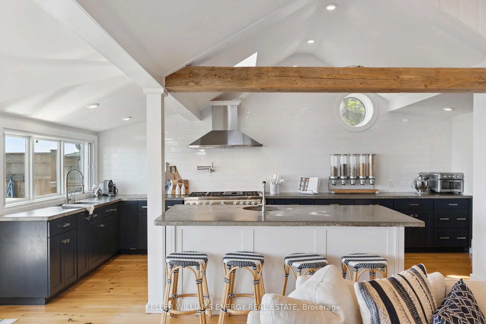 Photo 10 of 141 Cedar Crest Beach Road, Clarington, Bowmanville — HOMEH