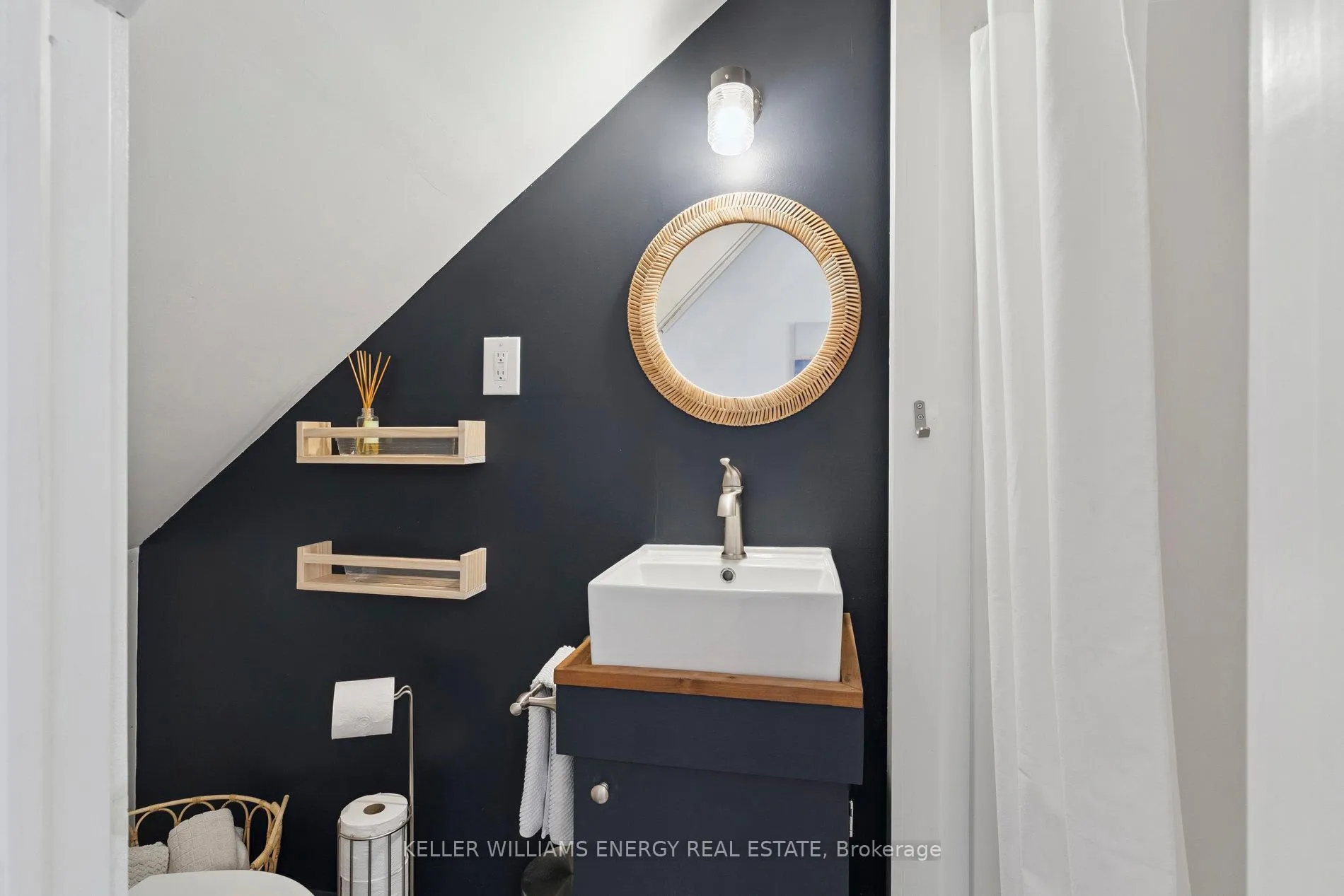 Photo 23 of 141 Cedar Crest Beach Road, Clarington, Bowmanville — HOMEH