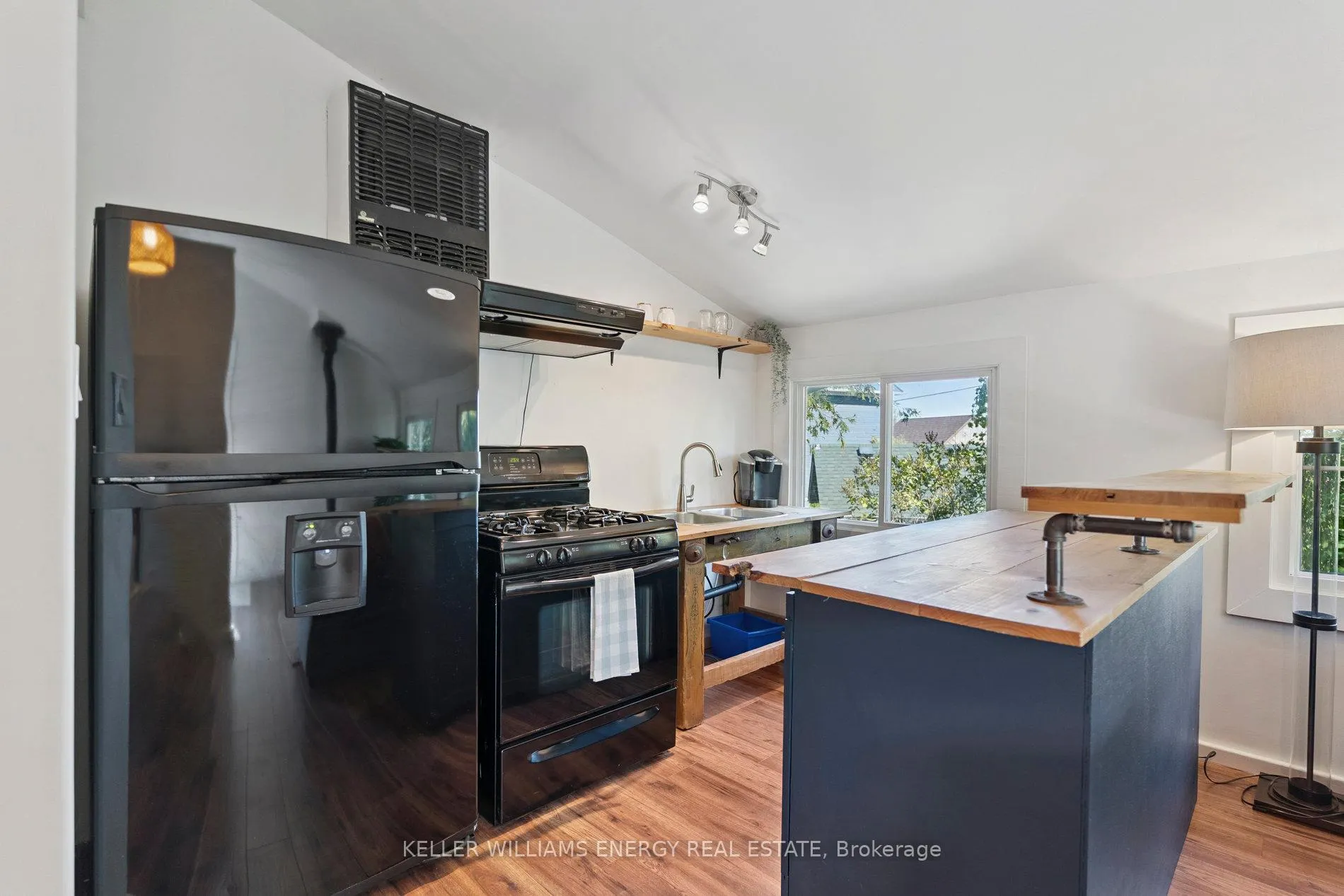 Photo 24 of 141 Cedar Crest Beach Road, Clarington, Bowmanville — HOMEH
