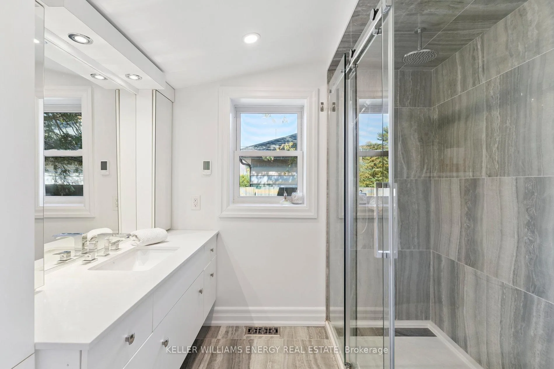Photo 32 of 141 Cedar Crest Beach Road, Clarington, Bowmanville — HOMEH