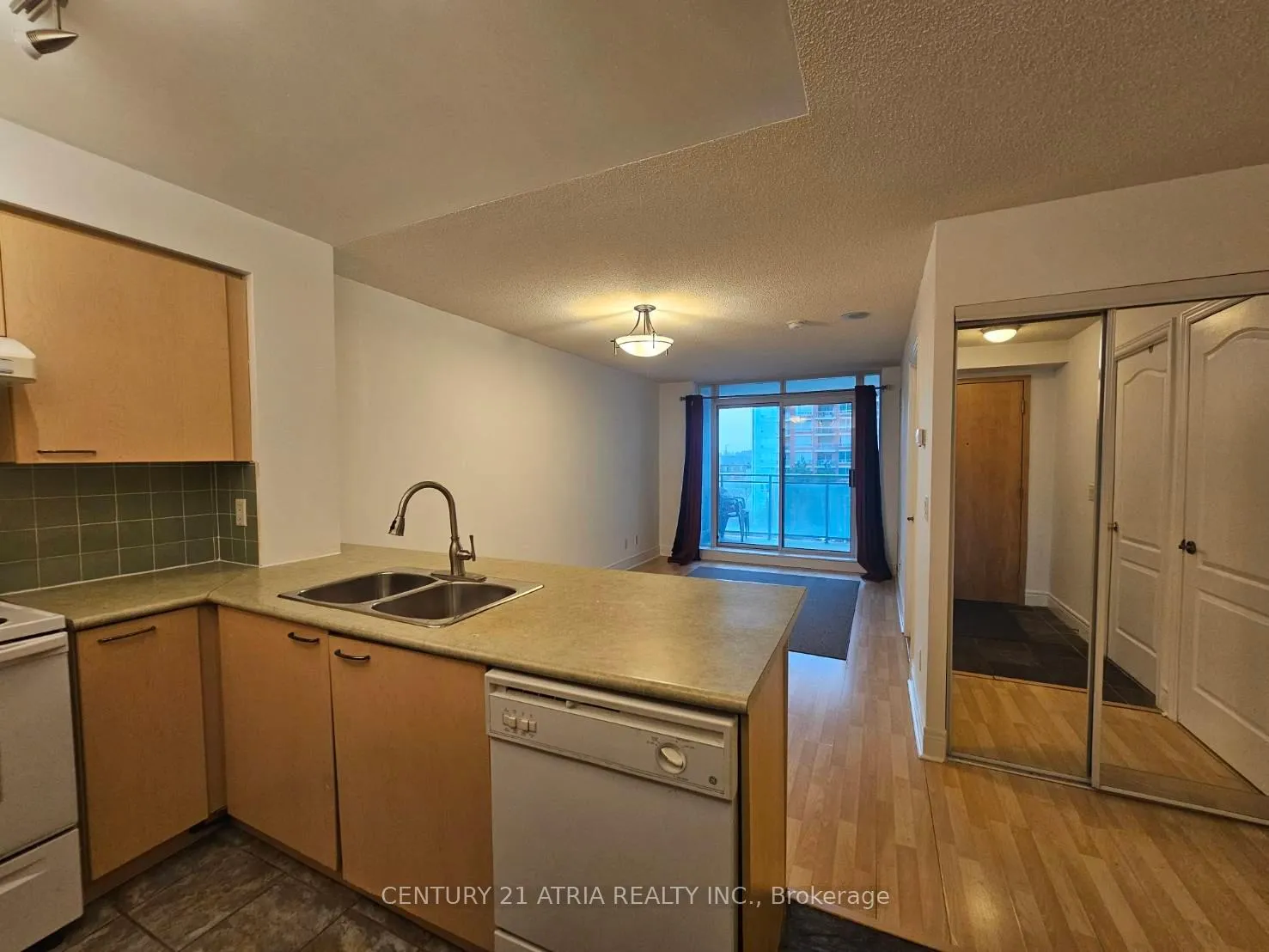 Photo 5 of Unit 625, 62 Suncrest Boulevard, Markham, Commerce Valley — HOMEH
