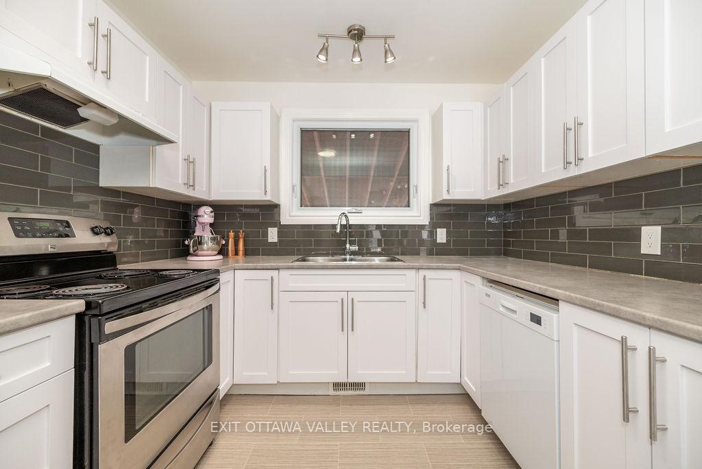 Photo 8 of 8 Sumac Court, Deep River, Deep River — HOMEH