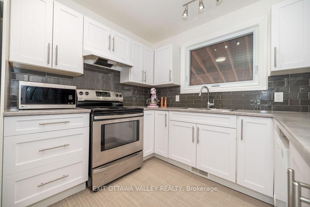 Photo 9 of 8 Sumac Court, Deep River, Deep River — HOMEH