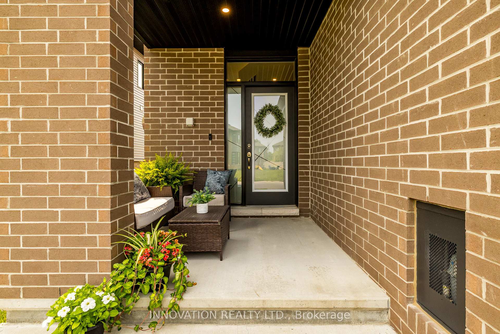 Photo 3 of 832 Chipping Circle, Ottawa, Riverside South/Gloucester Glen — HOMEH
