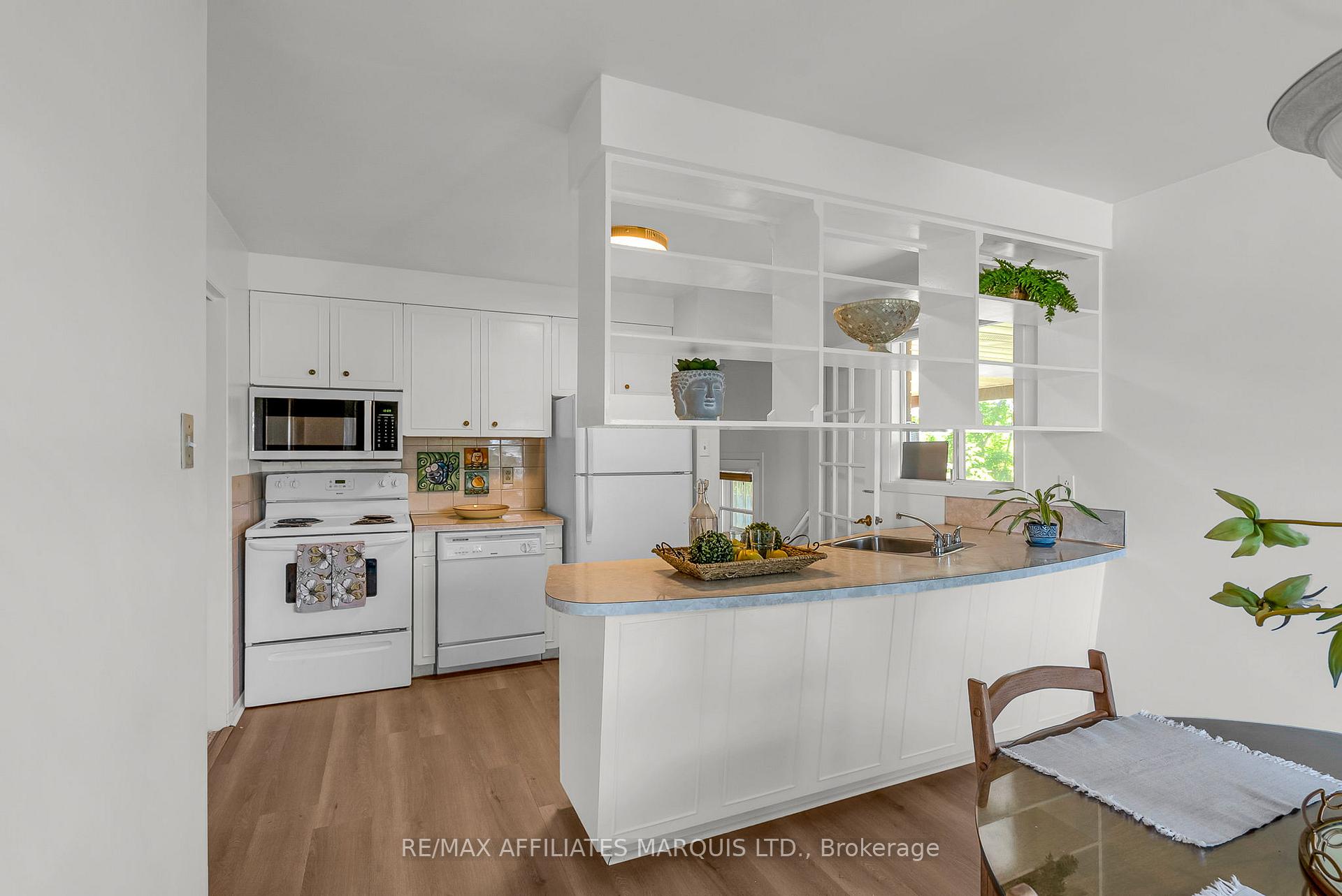 Photo 8 of 518 Blossom Park Drive, Cornwall — HOMEH