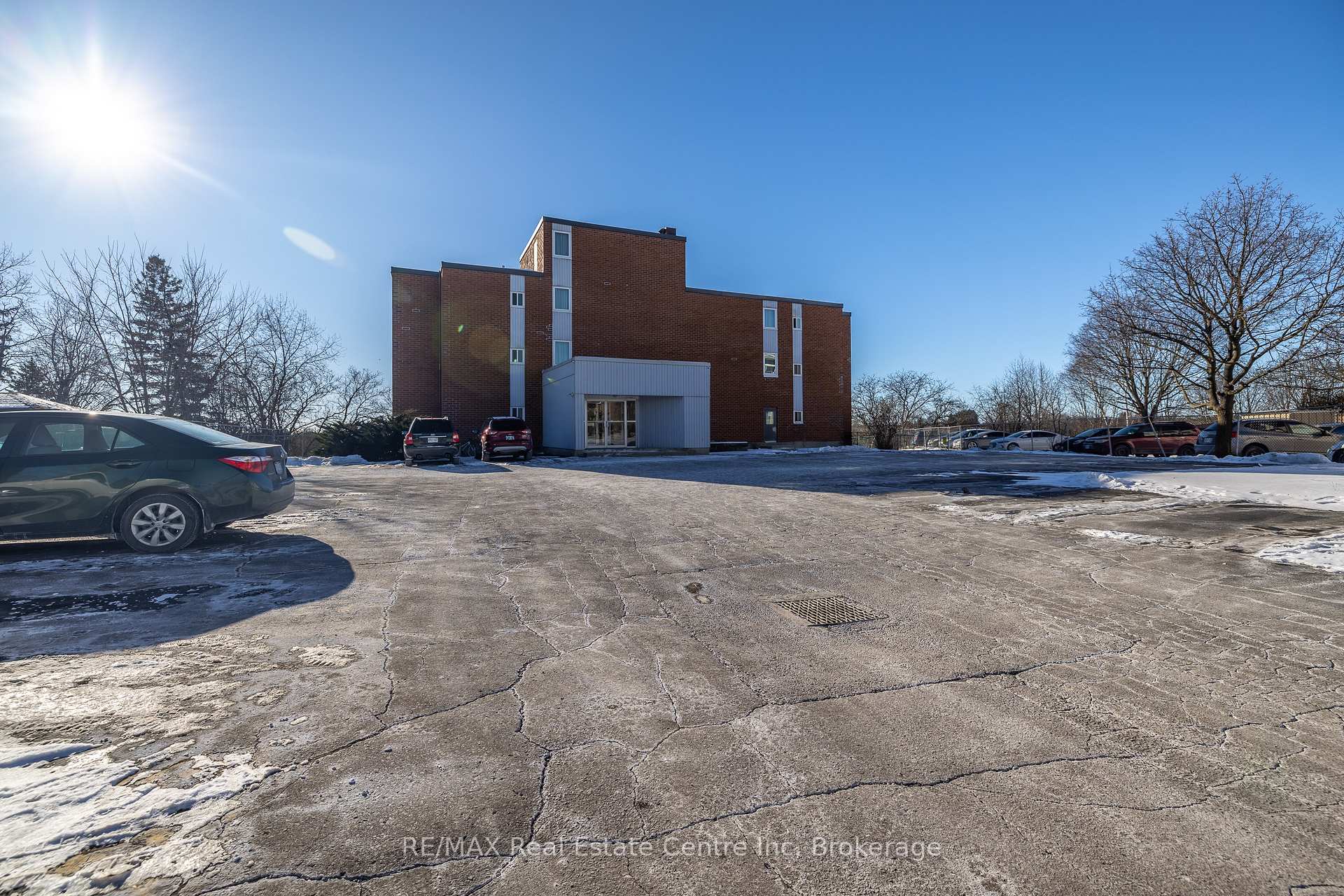 Photo 23 of Unit 102, 41 Conroy Crescent, Guelph, Dovercliffe Park/Old University — HOMEH