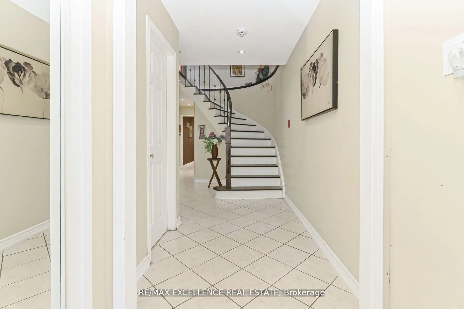Photo 4 of 29 Faywood Drive, Brampton, Fletcher's West — HOMEH