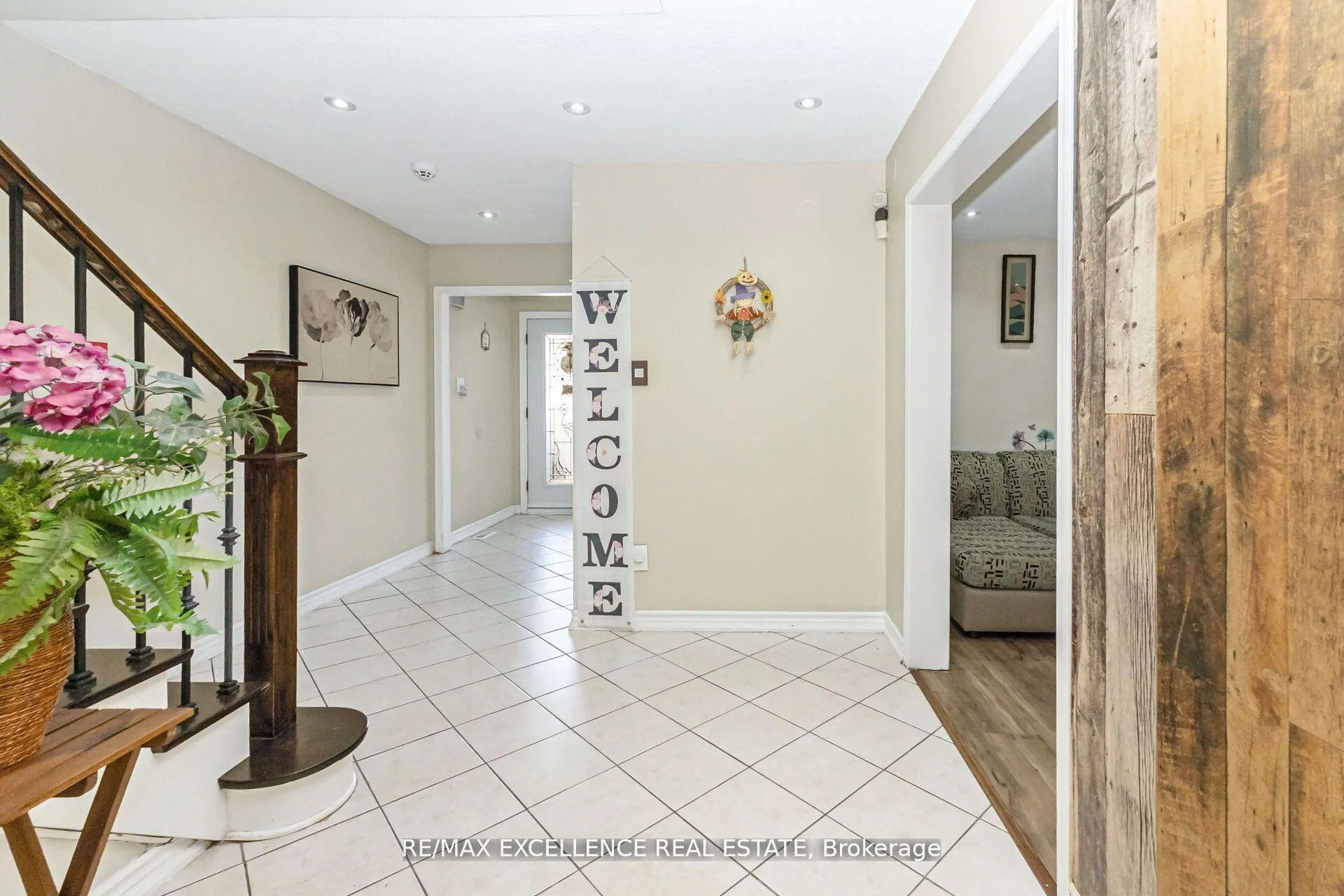 Photo 5 of 29 Faywood Drive, Brampton, Fletcher's West — HOMEH