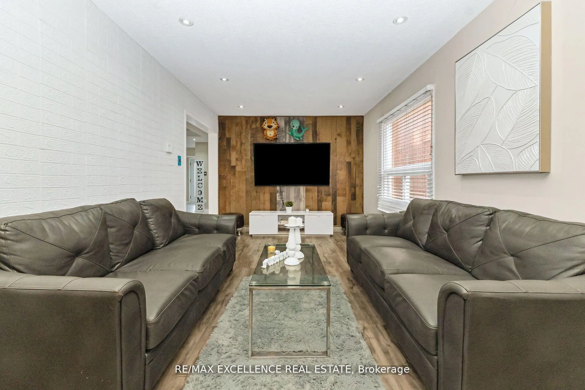 Photo 9 of 29 Faywood Drive, Brampton, Fletcher's West — HOMEH