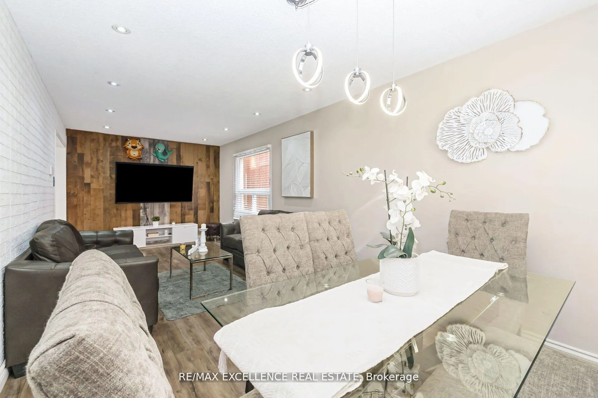 Photo 12 of 29 Faywood Drive, Brampton, Fletcher's West — HOMEH