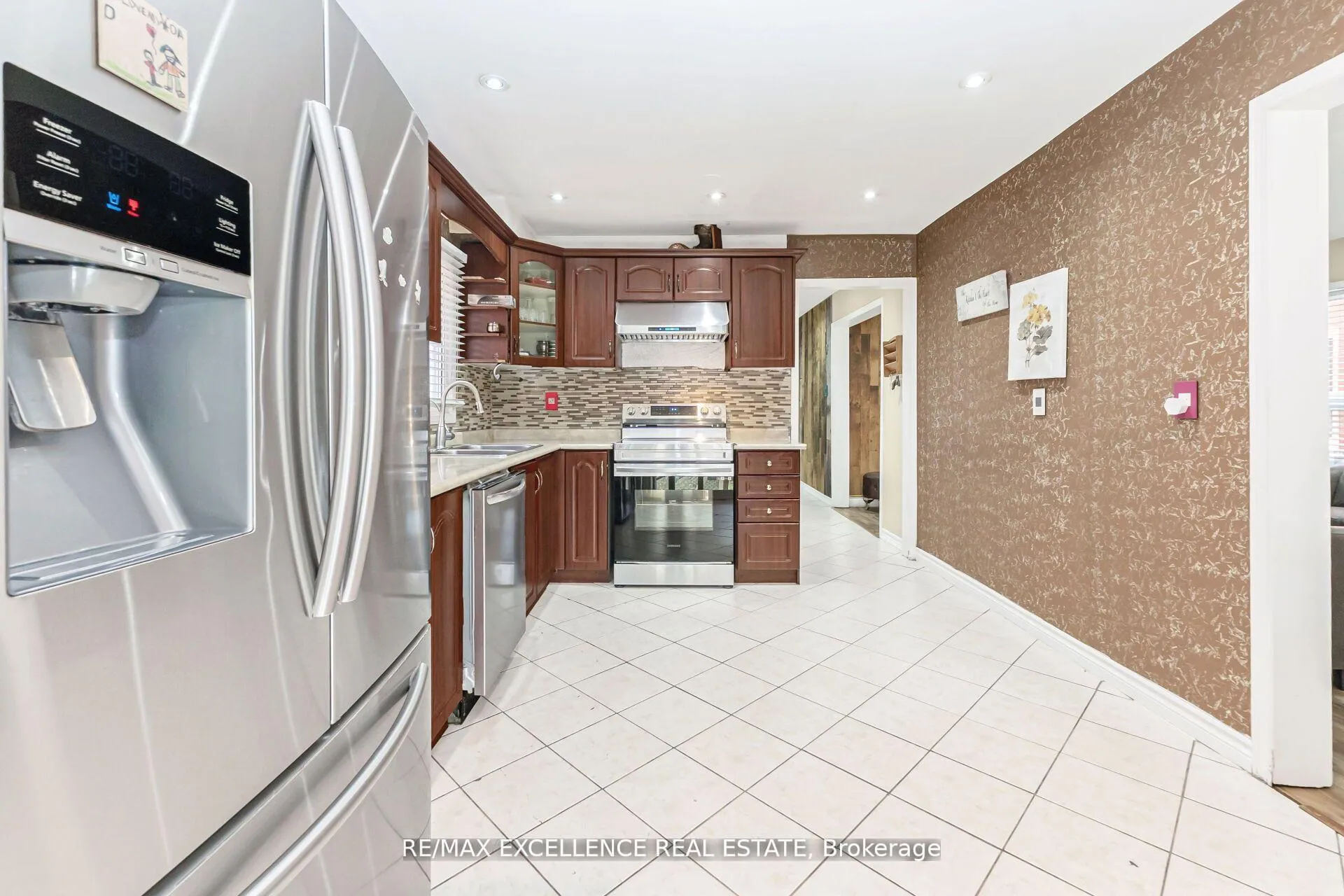 Photo 13 of 29 Faywood Drive, Brampton, Fletcher's West — HOMEH