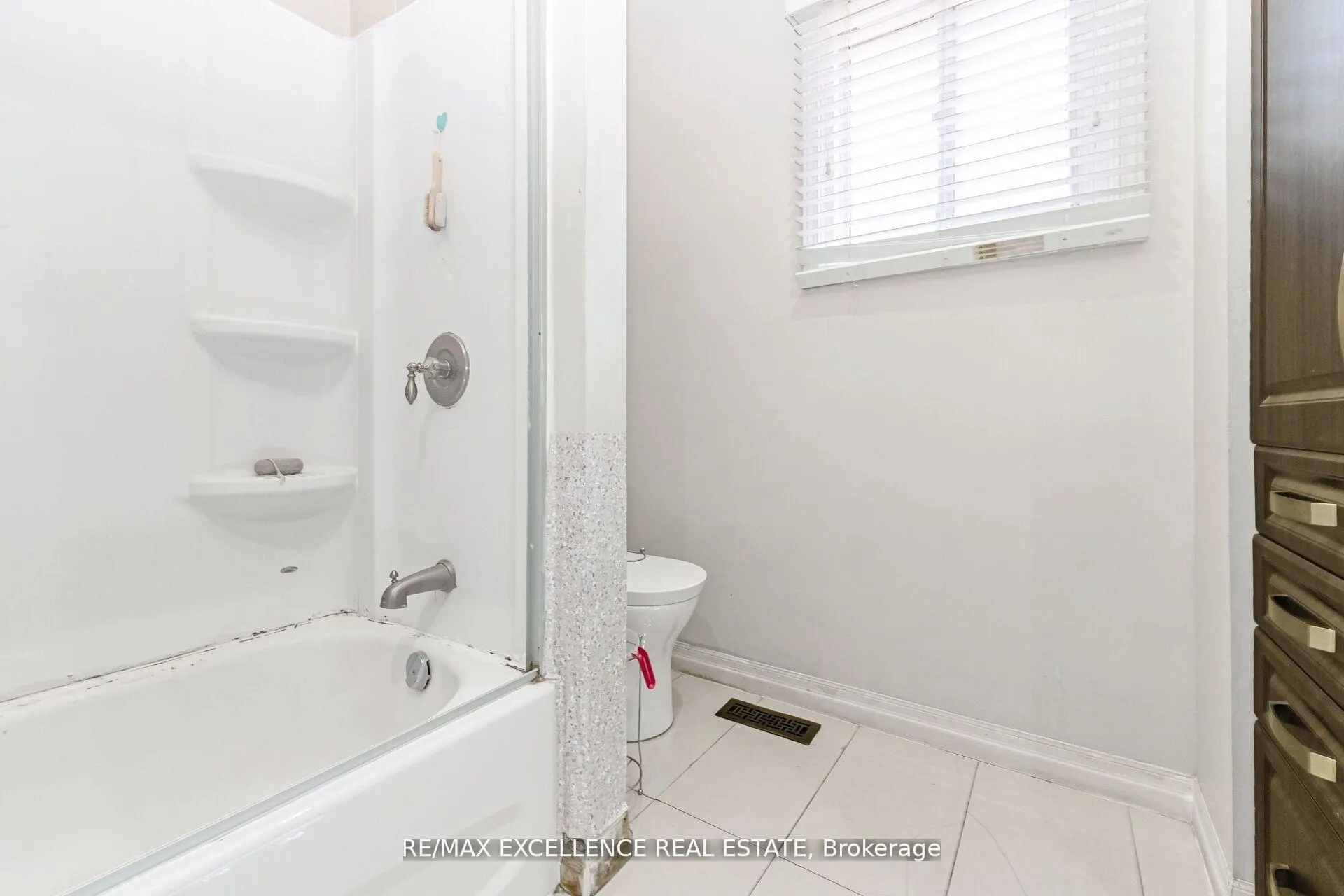 Photo 23 of 29 Faywood Drive, Brampton, Fletcher's West — HOMEH