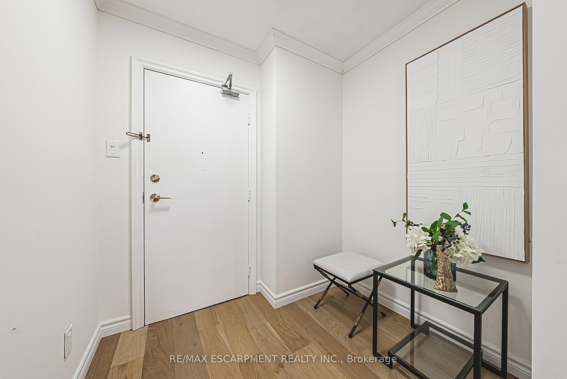 Photo 2 of Unit 808, 2055 Upper Middle Road, Burlington, Brant Hills — HOMEH