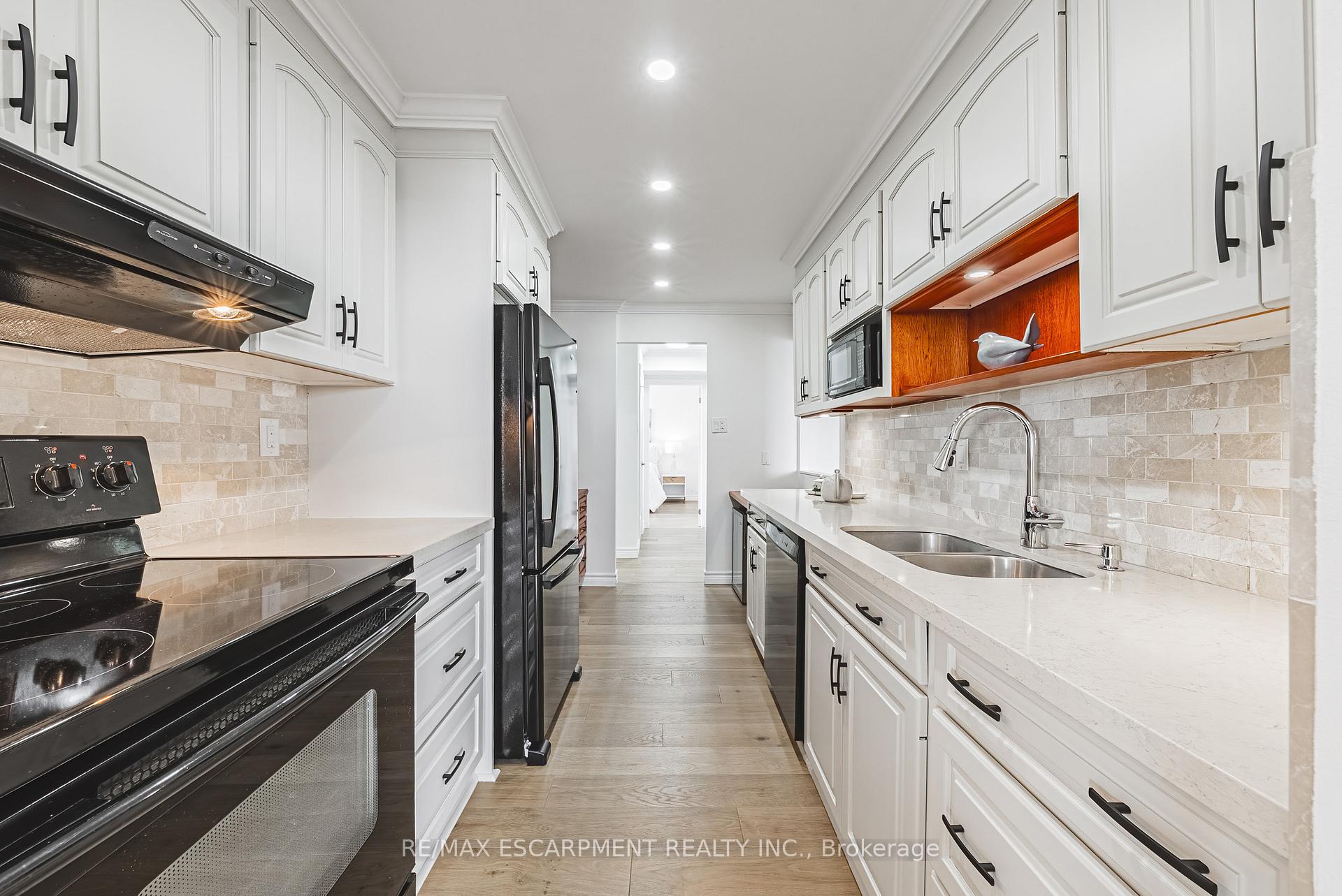 Photo 11 of Unit 808, 2055 Upper Middle Road, Burlington, Brant Hills — HOMEH