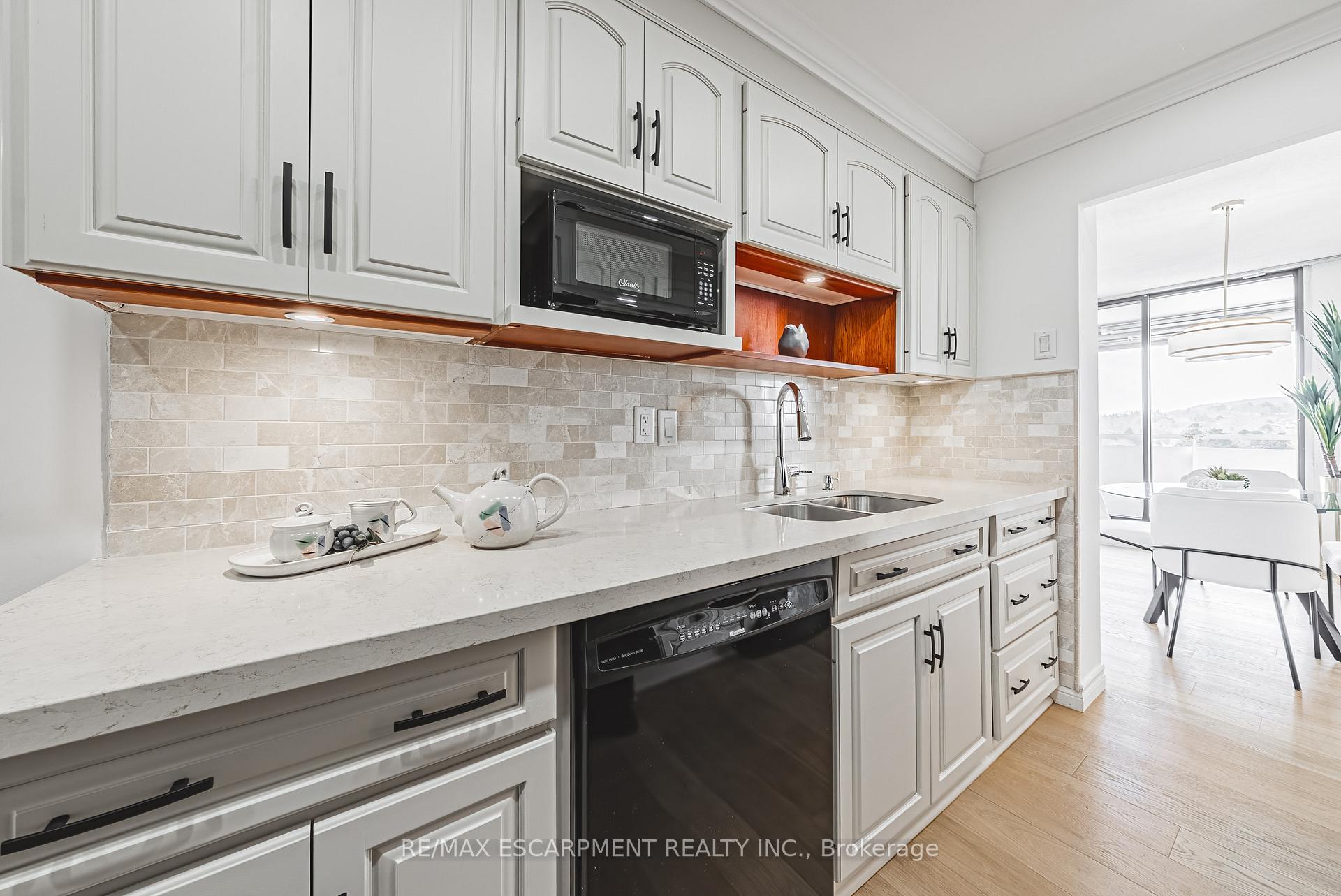 Photo 12 of Unit 808, 2055 Upper Middle Road, Burlington, Brant Hills — HOMEH
