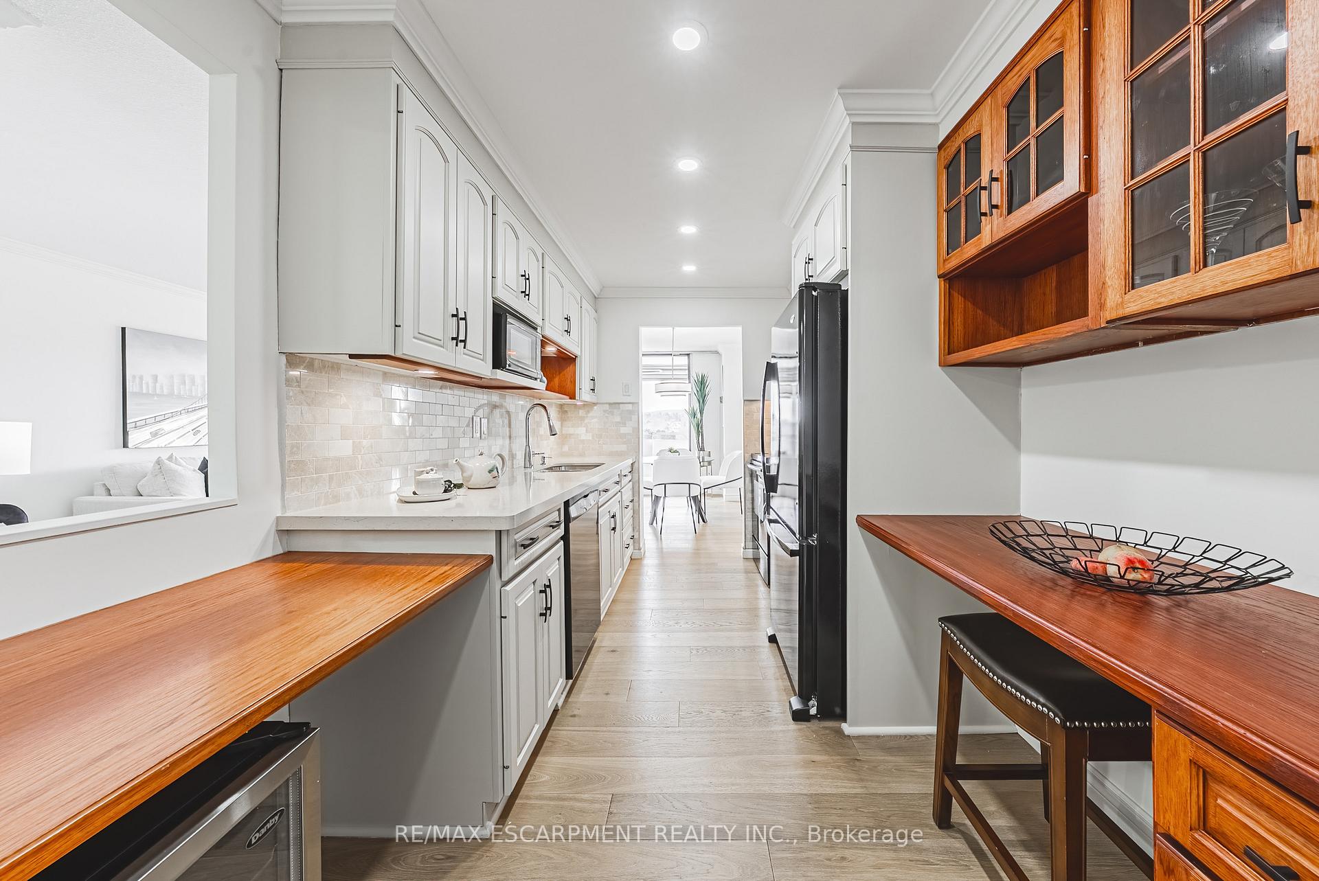 Photo 14 of Unit 808, 2055 Upper Middle Road, Burlington, Brant Hills — HOMEH