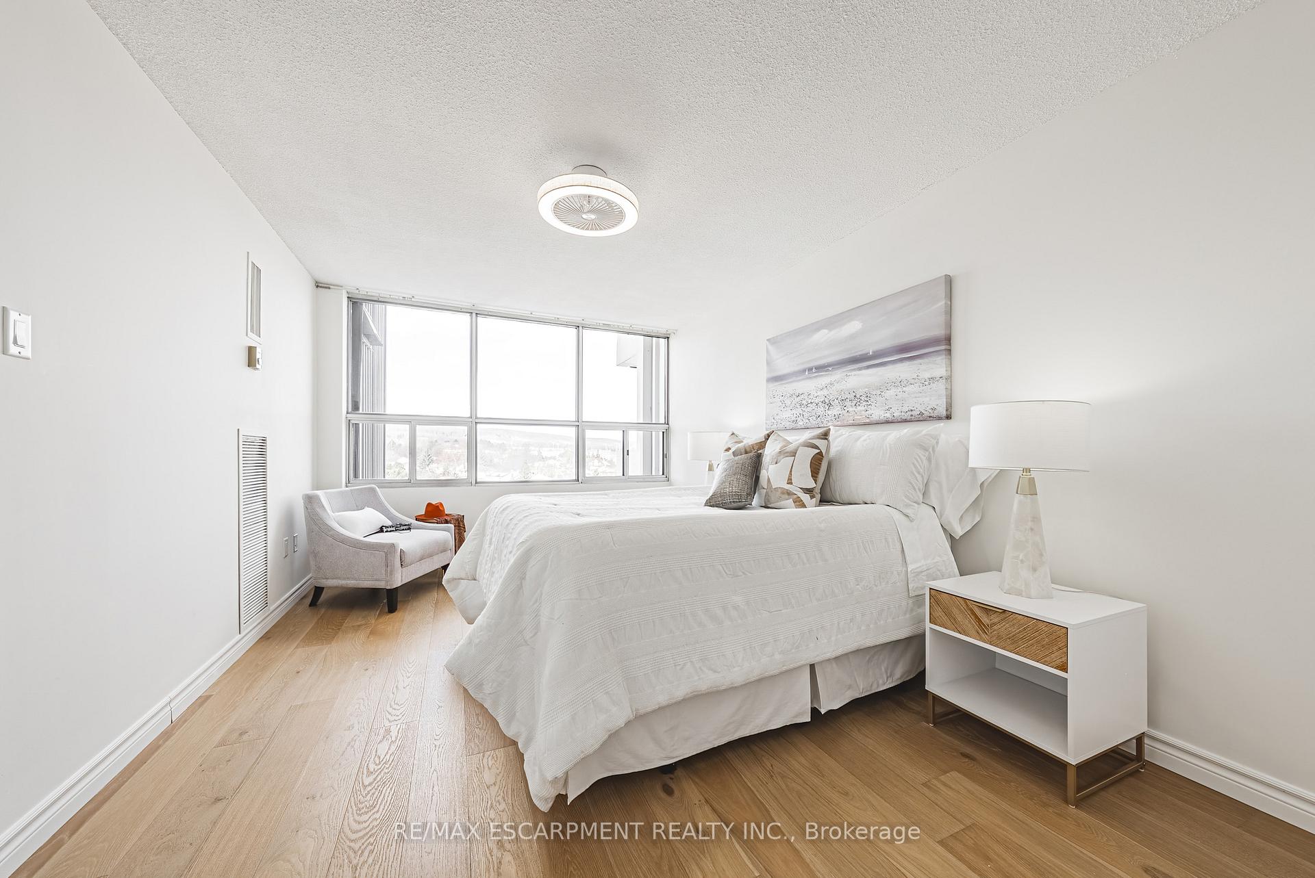 Photo 15 of Unit 808, 2055 Upper Middle Road, Burlington, Brant Hills — HOMEH