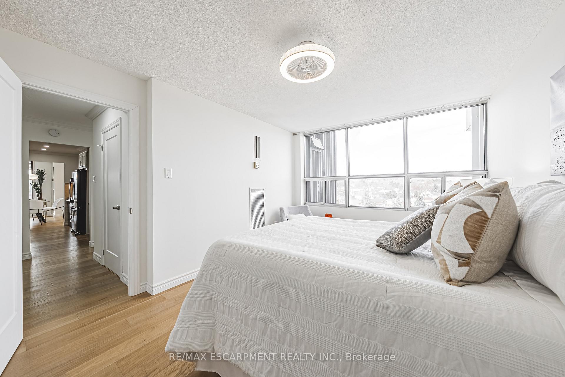 Photo 16 of Unit 808, 2055 Upper Middle Road, Burlington, Brant Hills — HOMEH