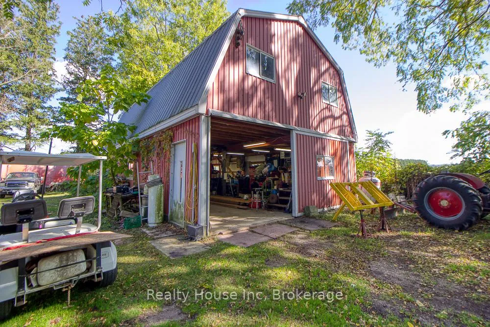 Photo 3 of 21871 Victoria Road, Chatham-Kent, Thamesville — HOMEH