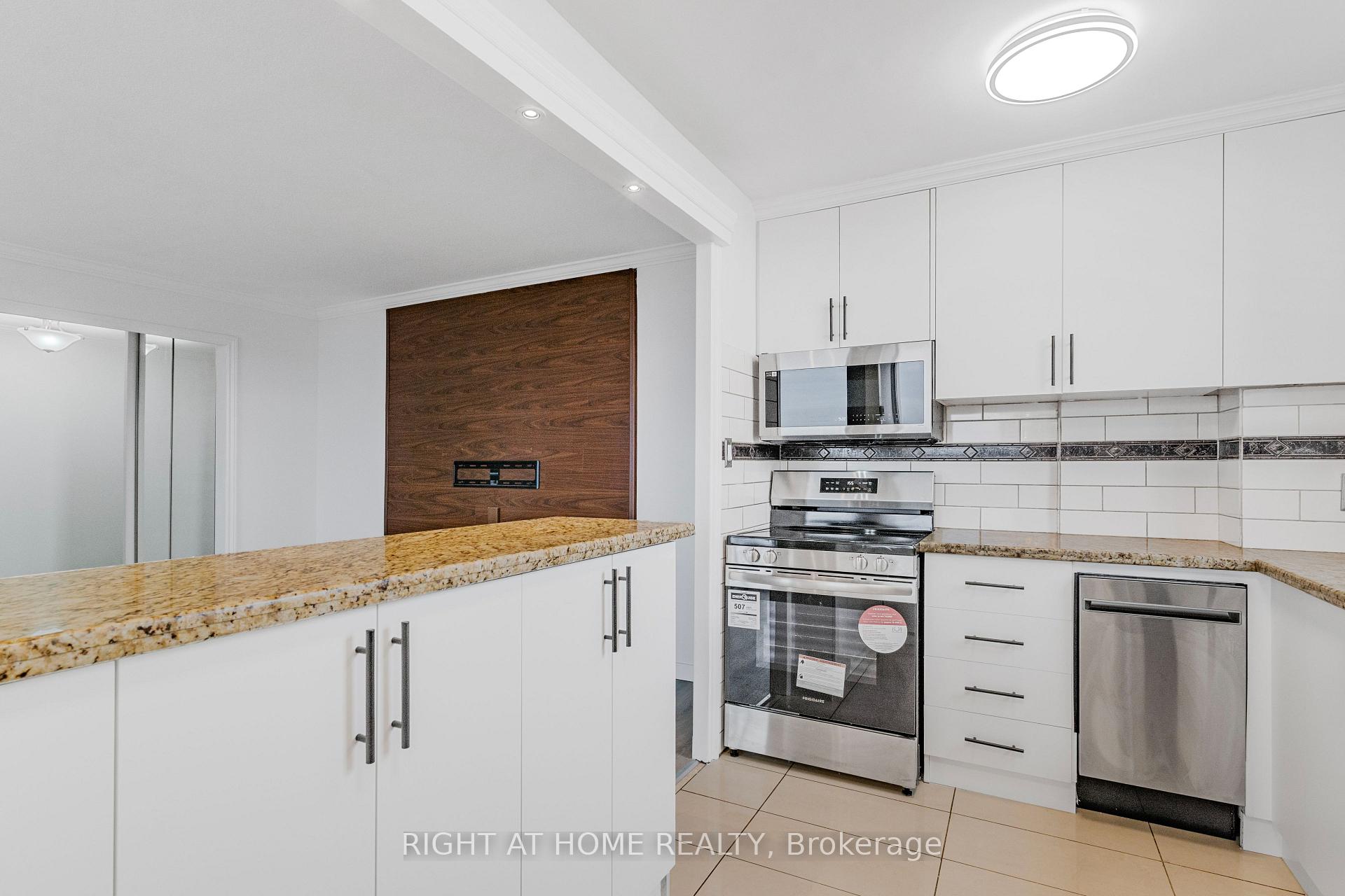 Photo 9 of Unit 1503, 60 Pavane Linkway, Toronto, Flemingdon Park — HOMEH