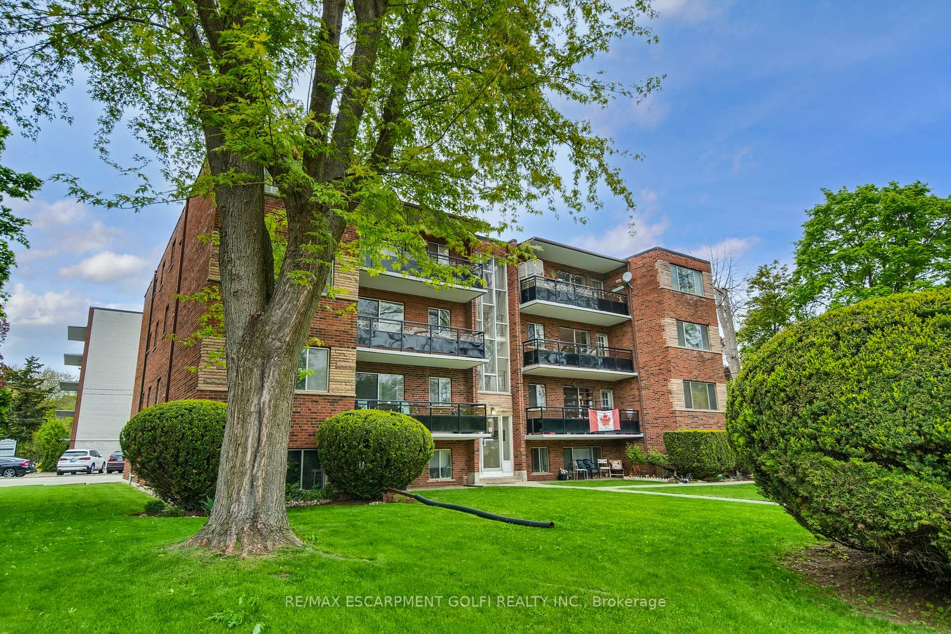 Photo 3 of Unit 6, 2433 First Street, Burlington, Brant — HOMEH